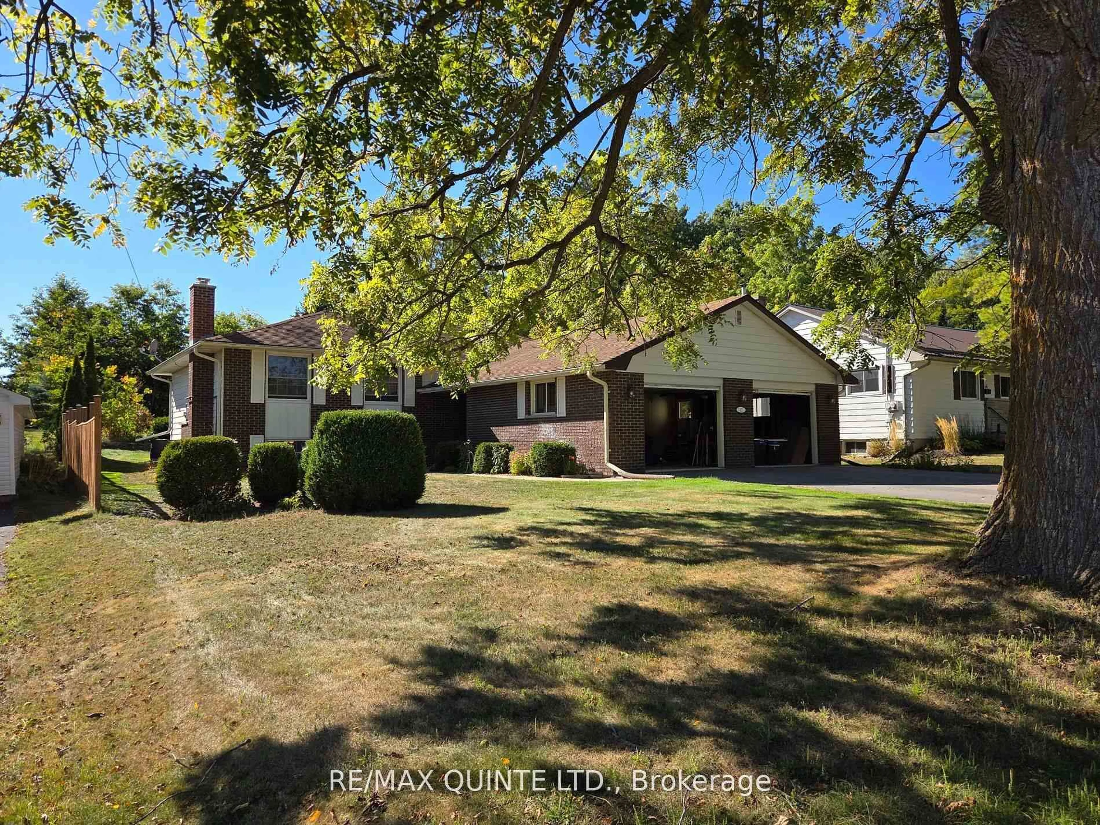 A pic from outside/outdoor area/front of a property/back of a property/a pic from drone, street for 40 College St, Tweed Ontario K0K 3J0