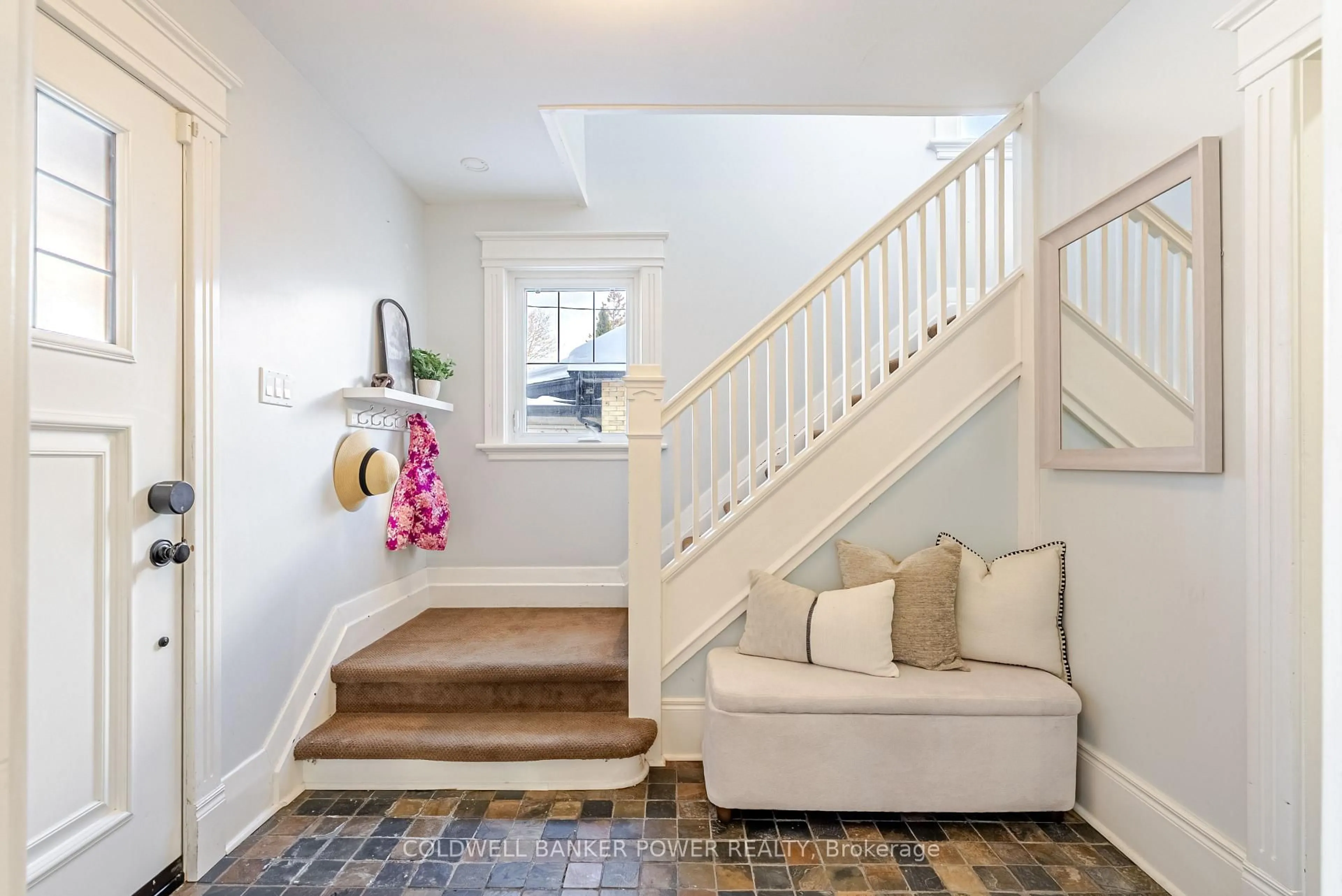 Indoor entryway for 1 Mckenzie Ave, London South Ontario N6C 1V1