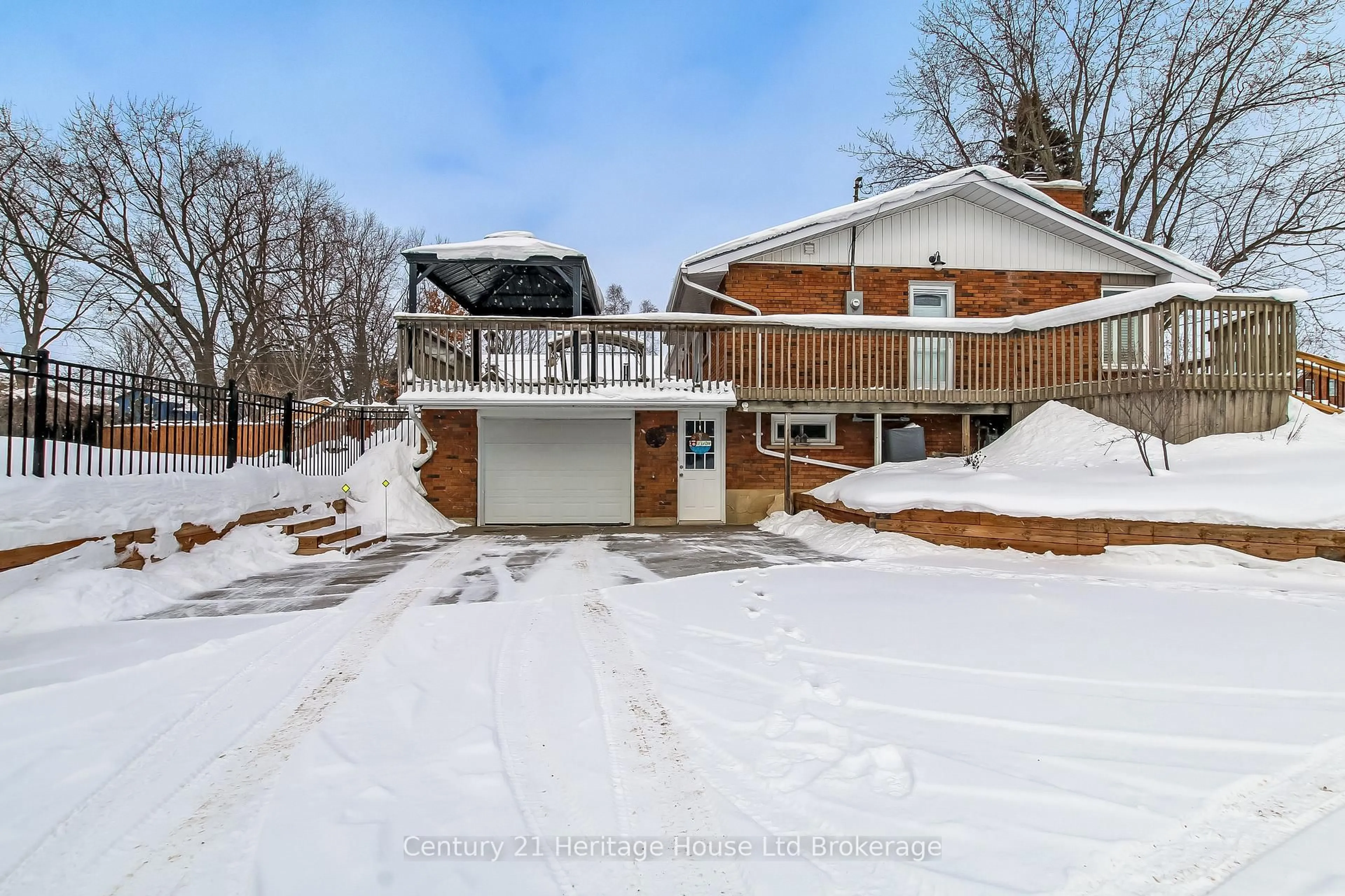 A pic from outside/outdoor area/front of a property/back of a property/a pic from drone, street for 702 Queen St, East Zorra-Tavistock Ontario N0J 1M0