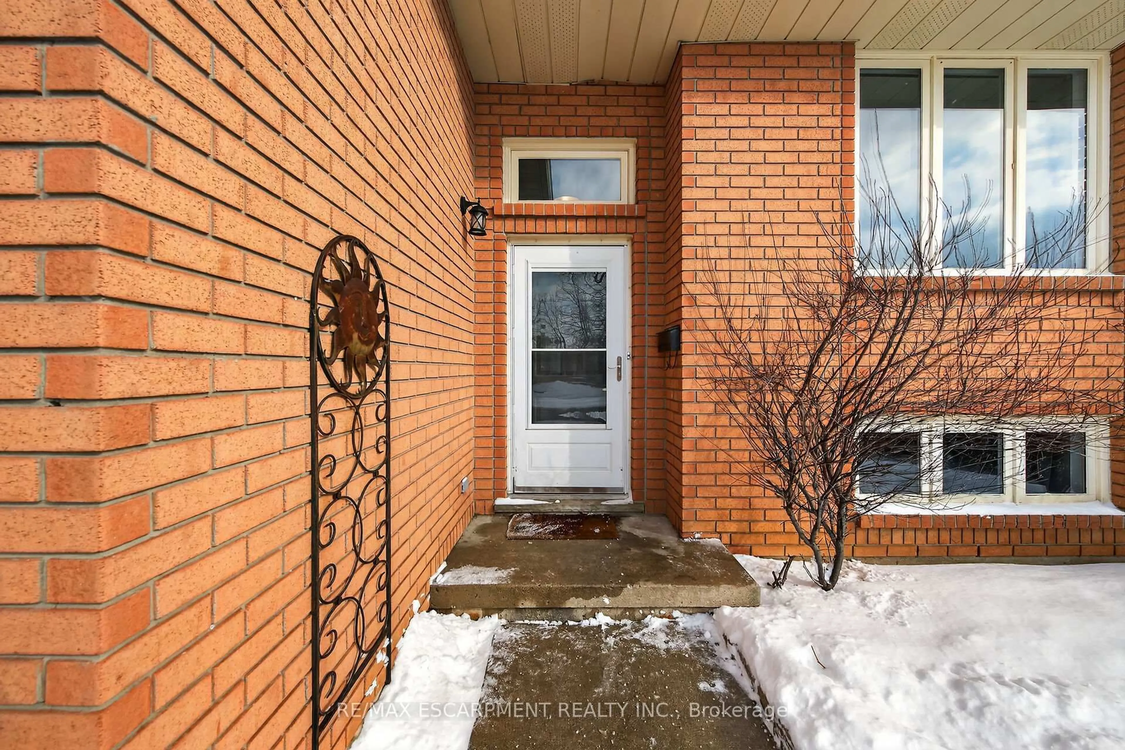 Indoor entryway for 7 Country Club Rd, Haldimand Ontario N0A 1E0