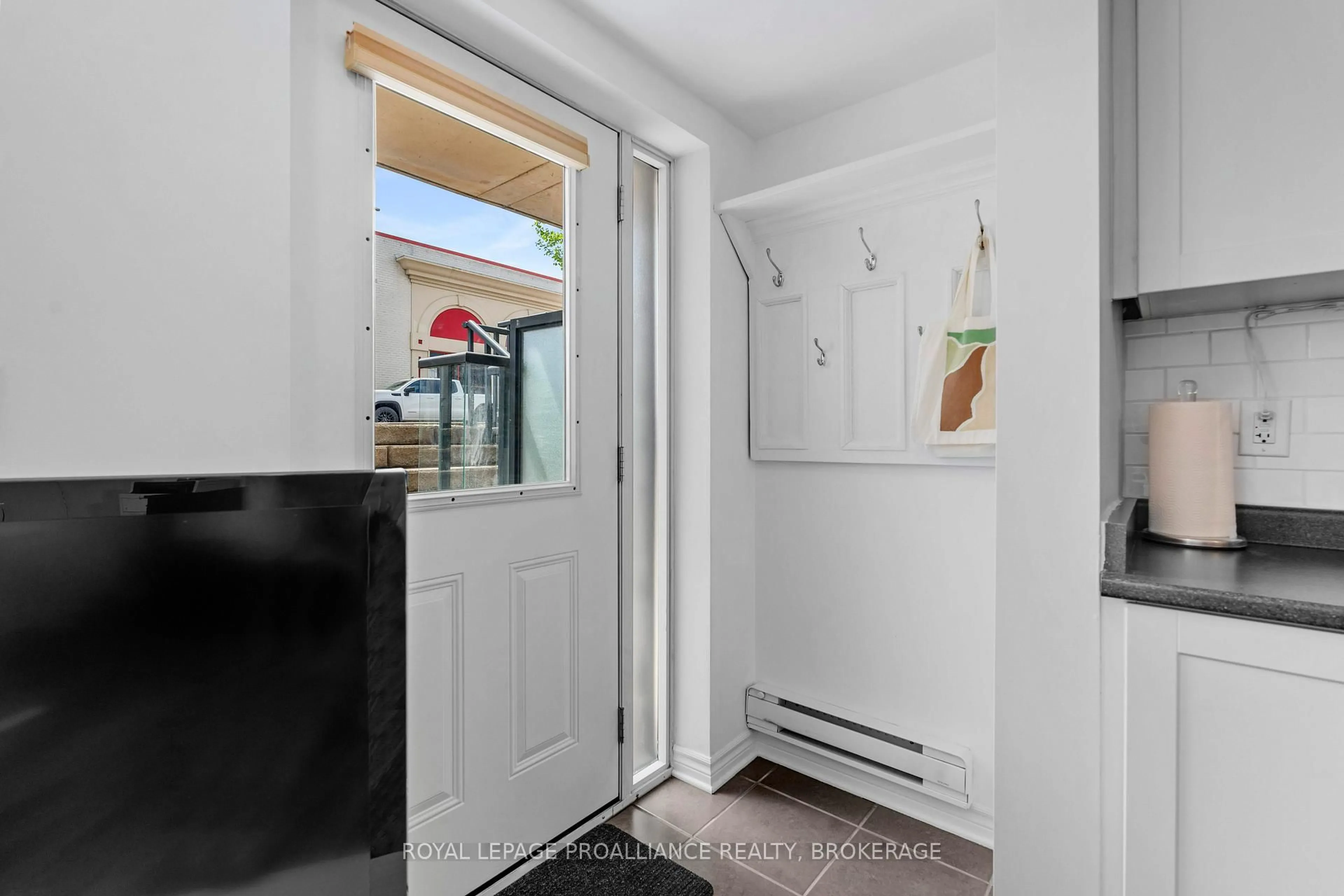 Indoor entryway for 121 Queen St #4A, Kingston Ontario K7K 0G6