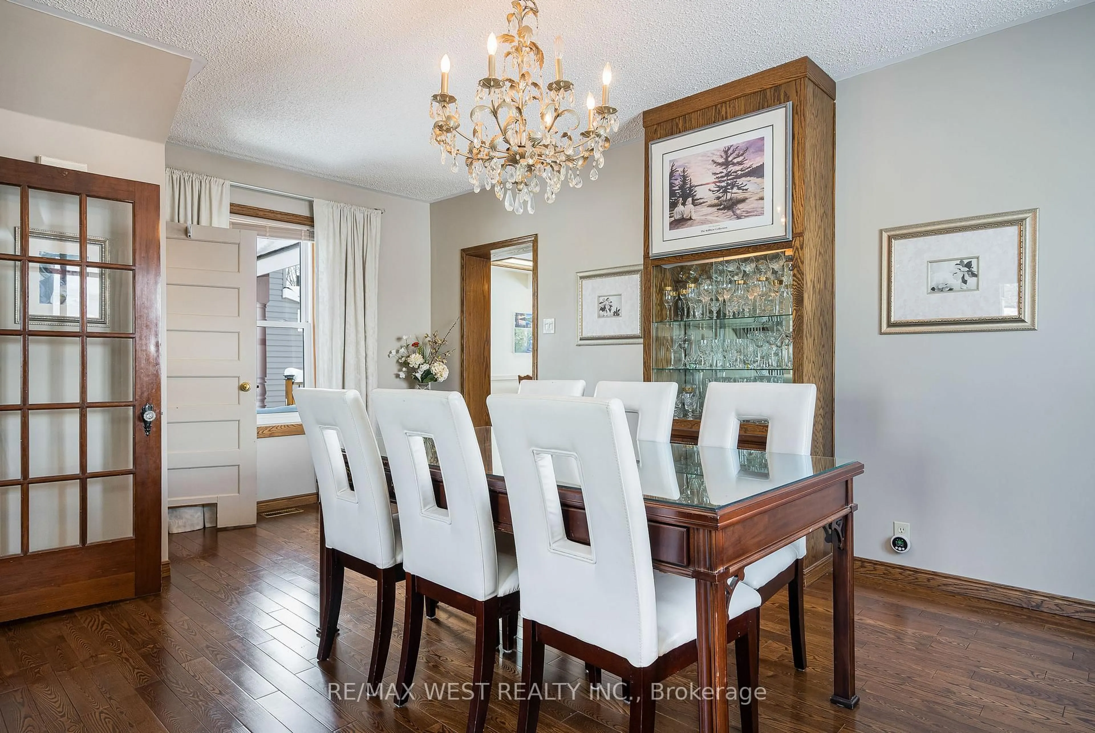 Dining room, wood/laminate floor for 25 Edwin St, Meaford Ontario N4L 1E4