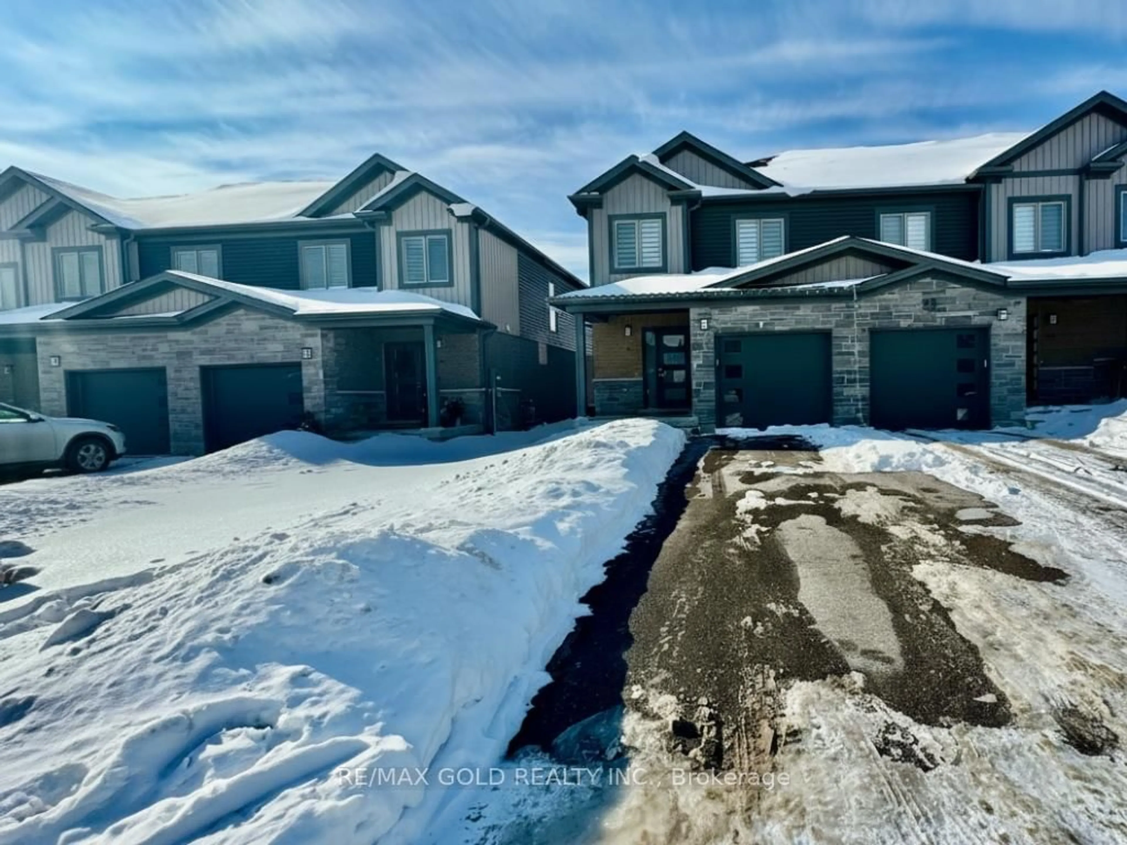 A pic from outside/outdoor area/front of a property/back of a property/a pic from drone, street for 91 Nieson St, Cambridge Ontario N1R 0B9