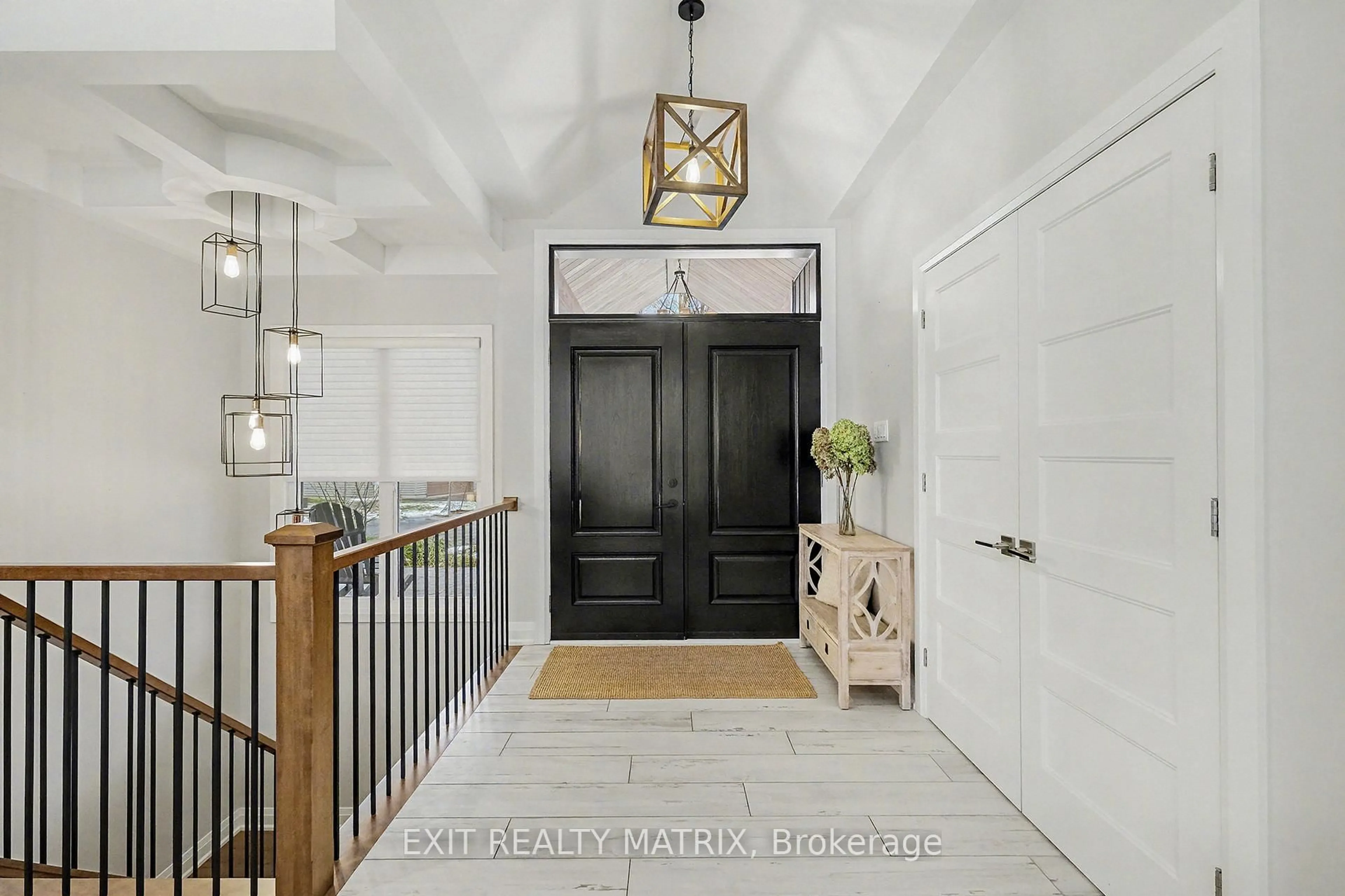 Indoor entryway for 1772 Groves Rd, Russell Ontario K4R 1E5