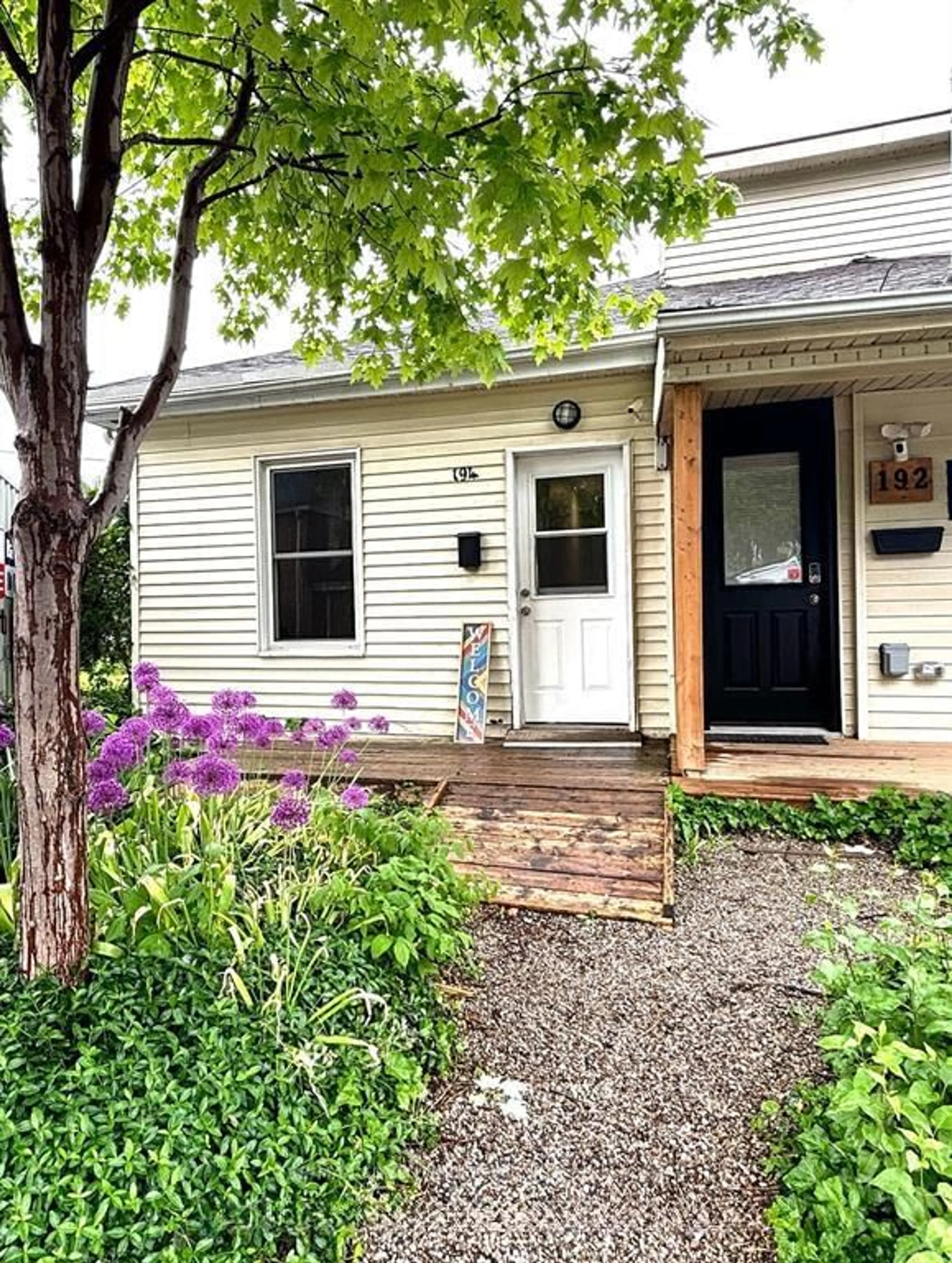 Home with vinyl exterior material, street for 194 Maitland St, London East Ontario N6B 2X7