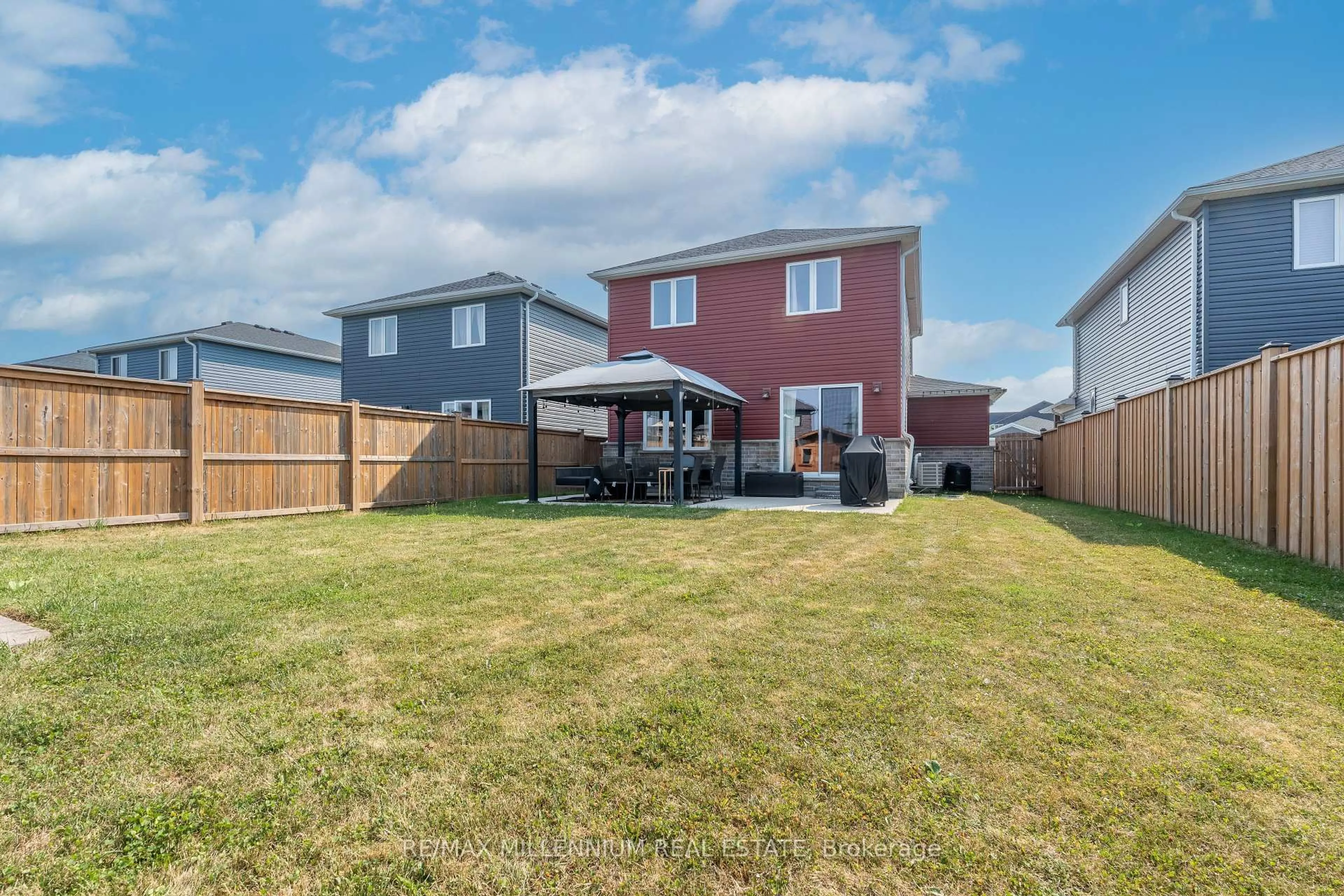 A pic from outside/outdoor area/front of a property/back of a property/a pic from drone, street for 365 Beech St, Lucan Biddulph Ontario N0M 2J0