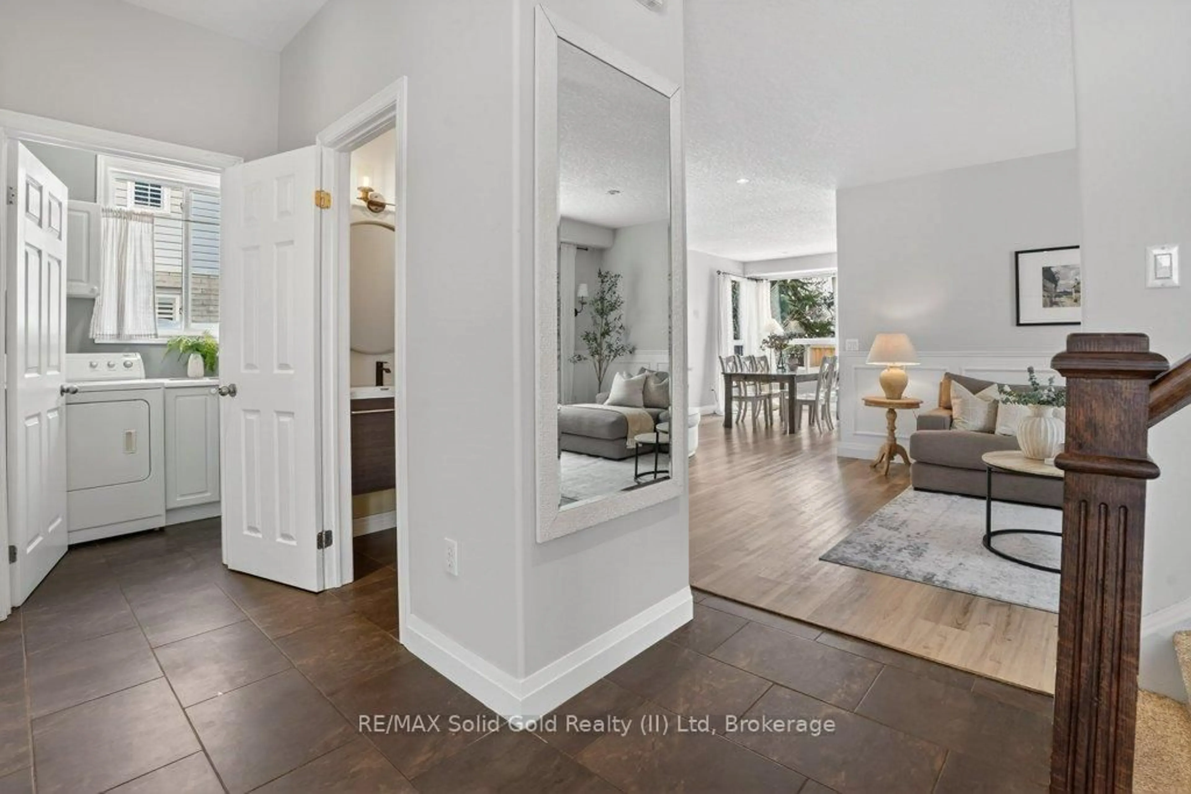 Indoor entryway for 614 Rock Point Cres, Waterloo Ontario N2V 2K3