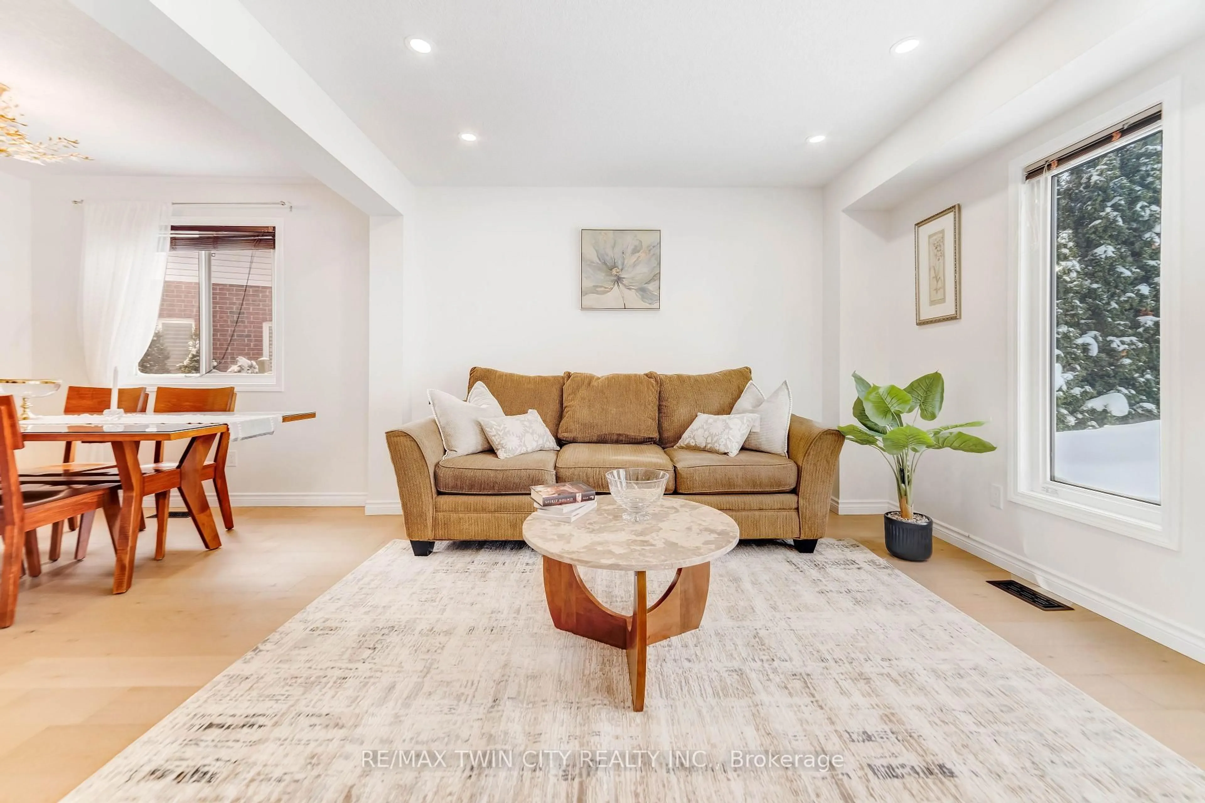 Living room with furniture, unknown for 220 Lemon Grass Cres, Kitchener Ontario N2N 3R7