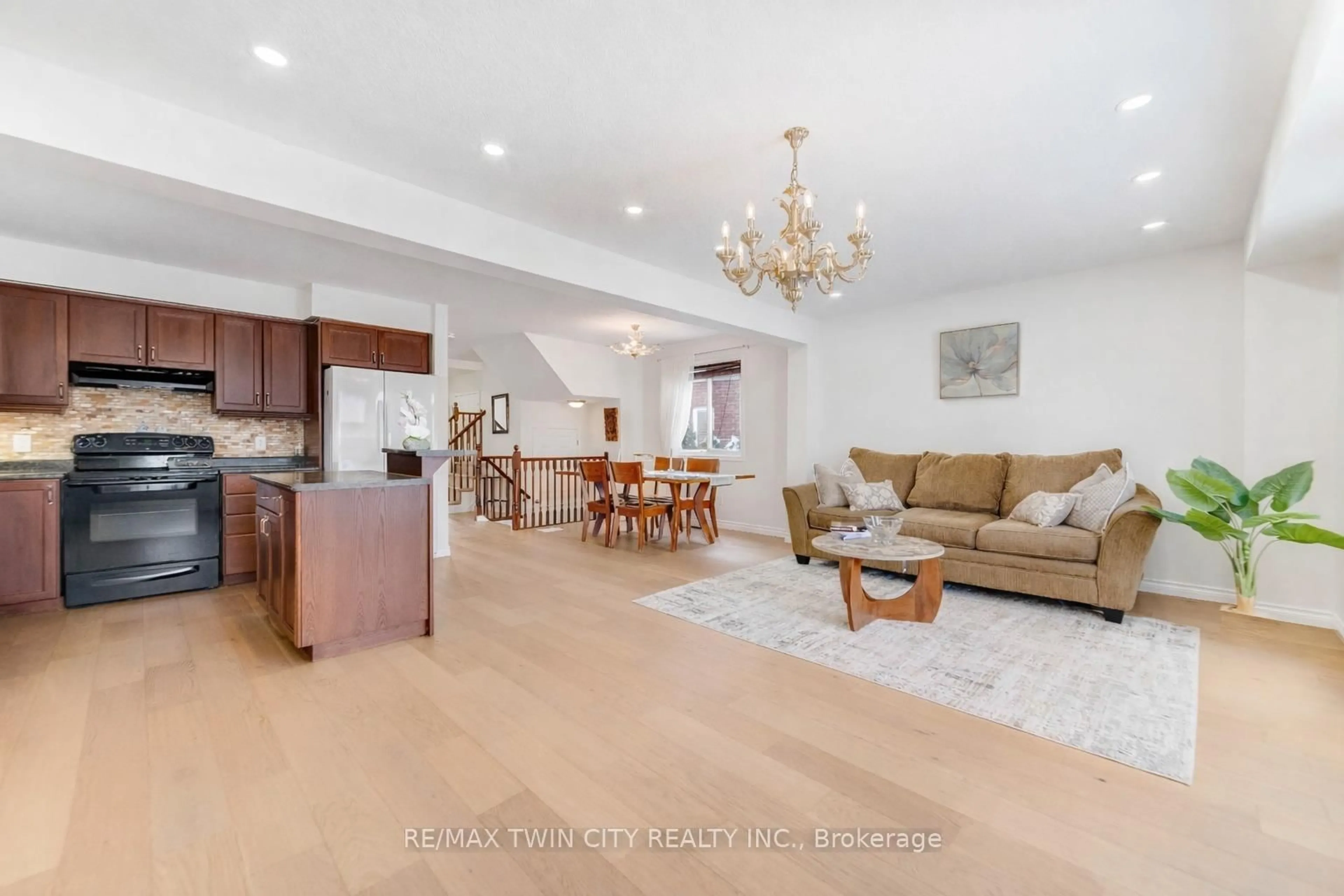 Open concept kitchen, unknown for 220 Lemon Grass Cres, Kitchener Ontario N2N 3R7