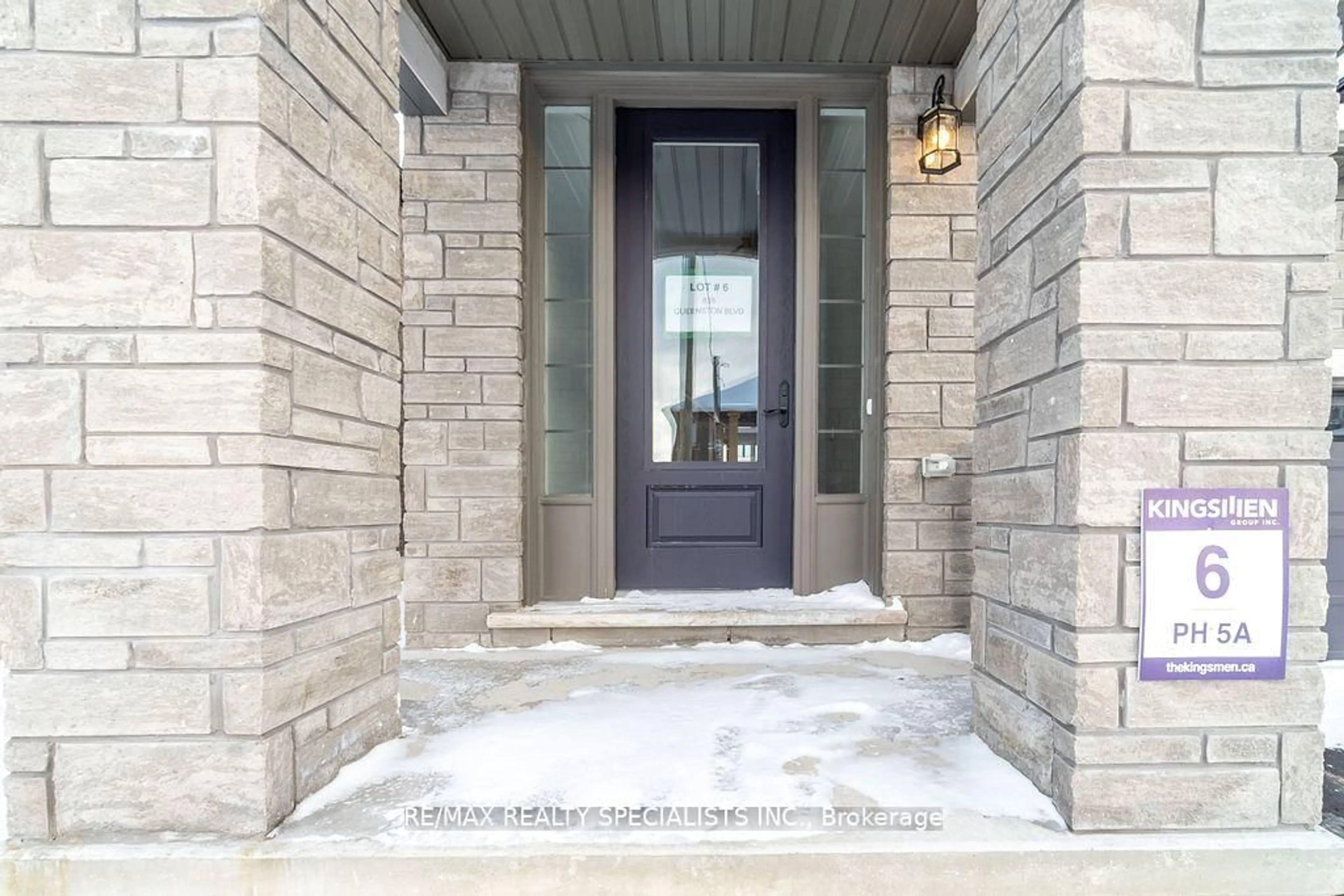 Indoor entryway for 835 Queenston Blvd, Woodstock Ontario N4T 0N7