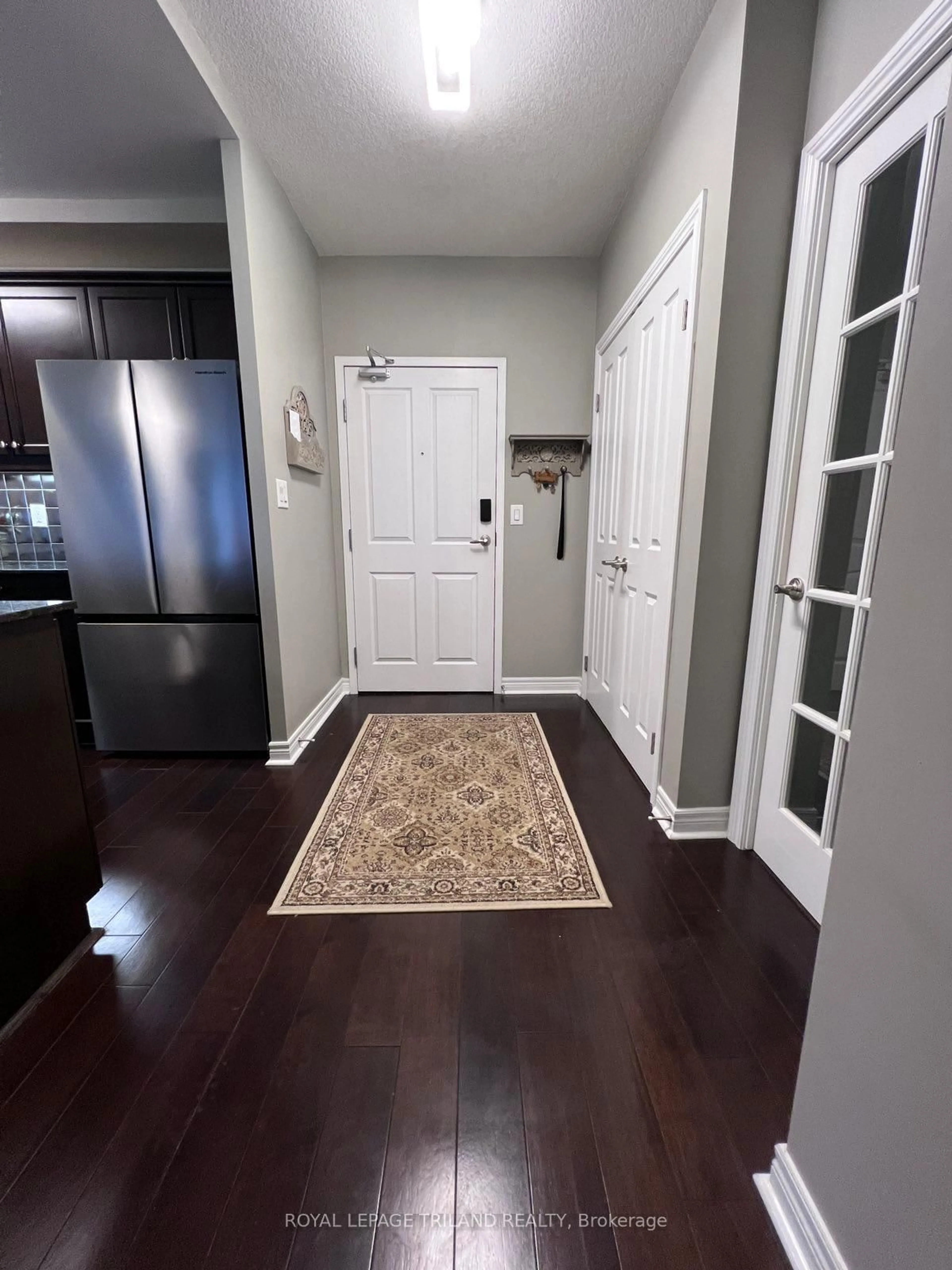 Indoor entryway for 1030 CORONATION Dr #909, London North Ontario N6G 0G5