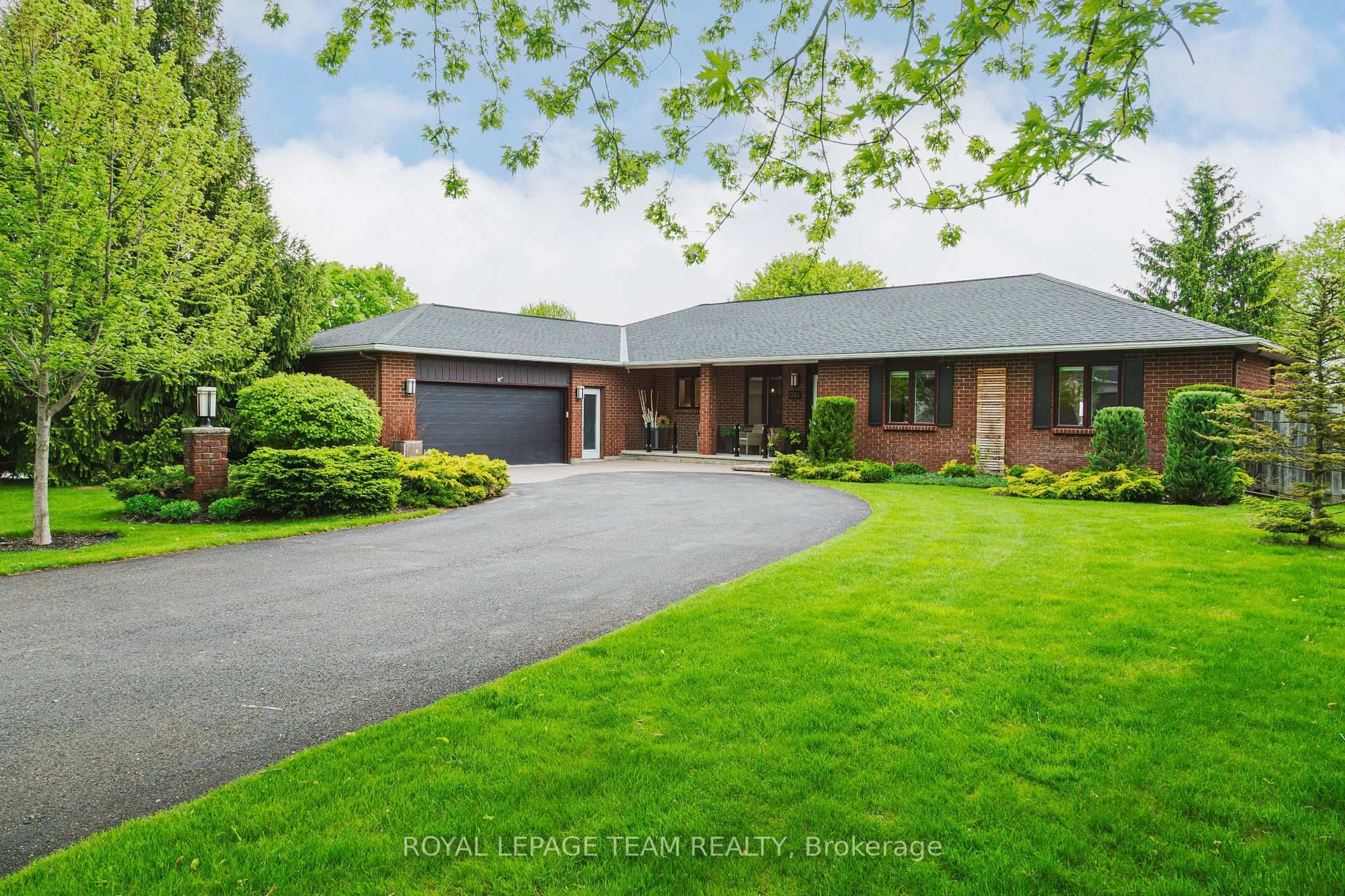 A pic from outside/outdoor area/front of a property/back of a property/a pic from drone, street for 1085 Lena Ave, Manotick Ontario K4M 1E7