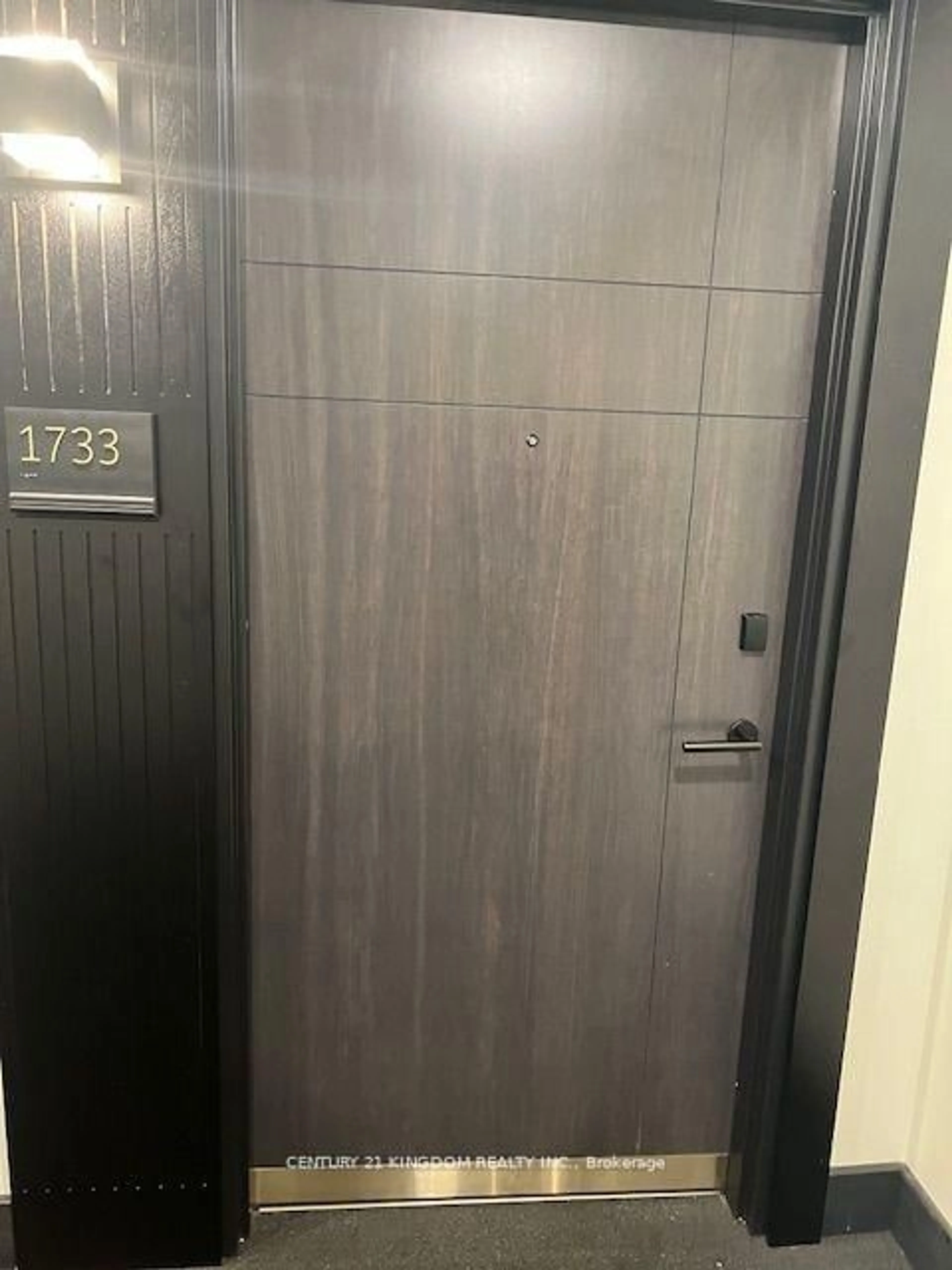 Indoor foyer for 145 Columbia St #1733, Waterloo Ontario L7S 1G4