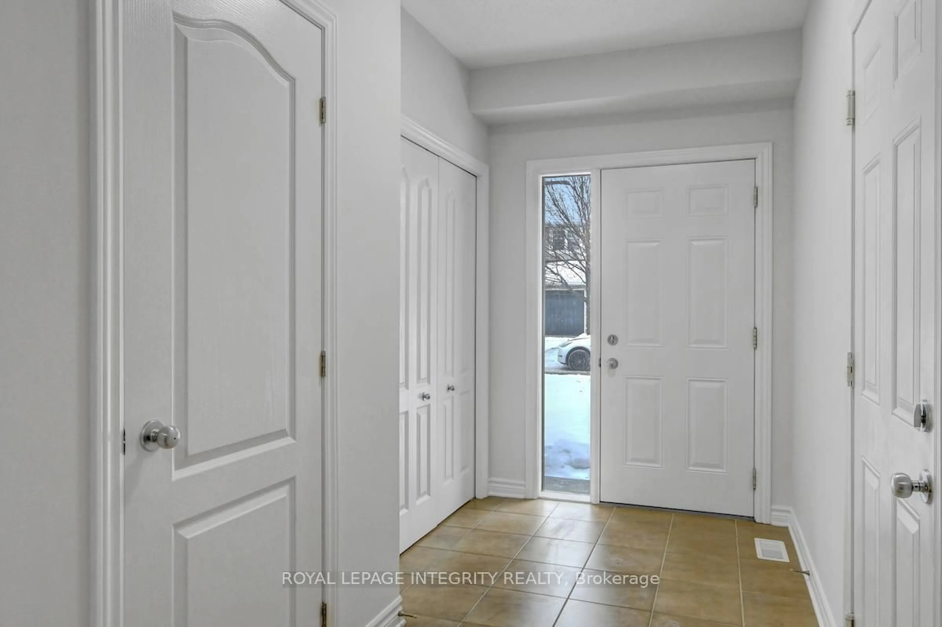 Indoor entryway for 376 Horseshoe Cres, Stittsville Ontario K2S 0B5