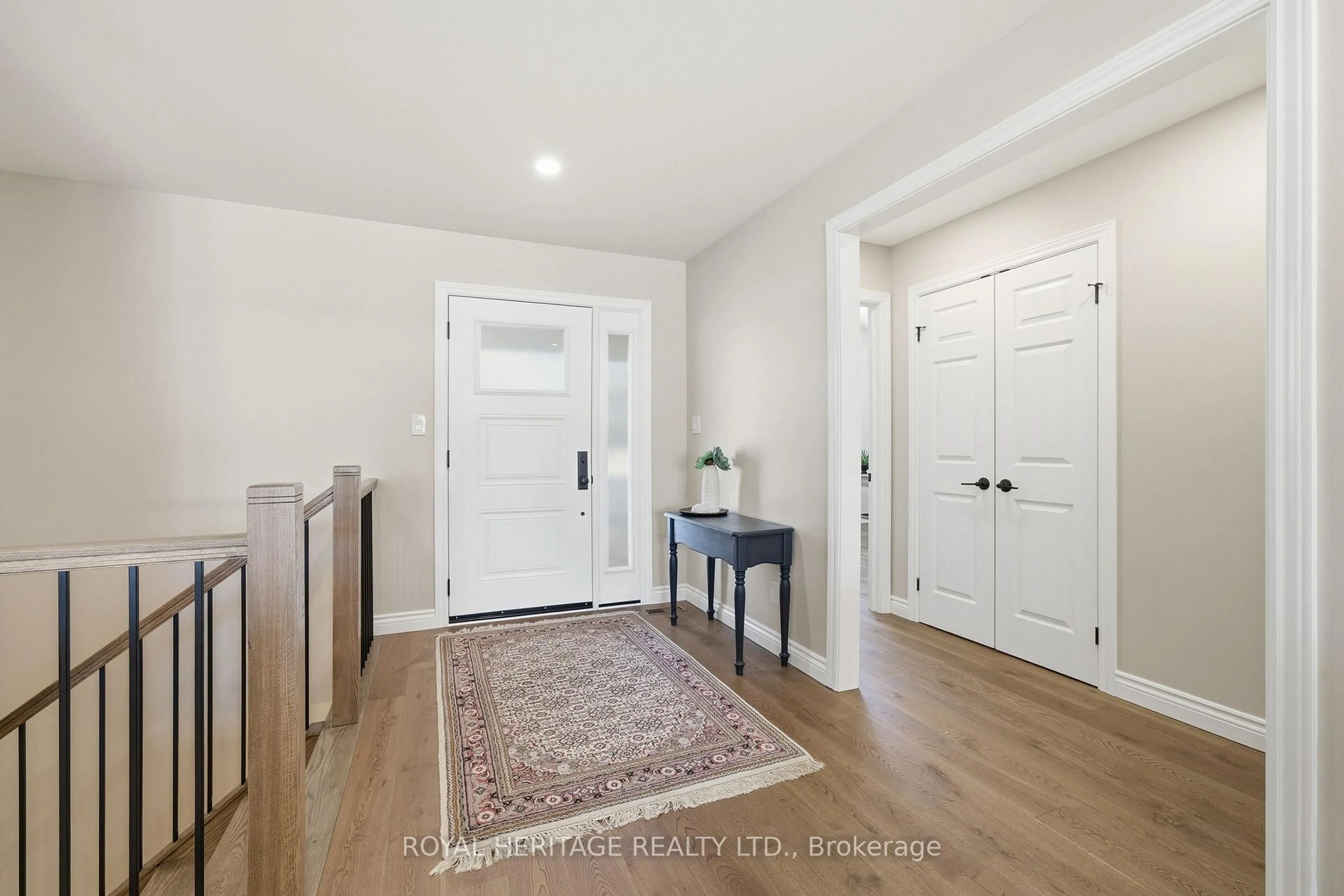 Indoor entryway for 90 Pinnacle St, Brighton Ontario K0K 1H0