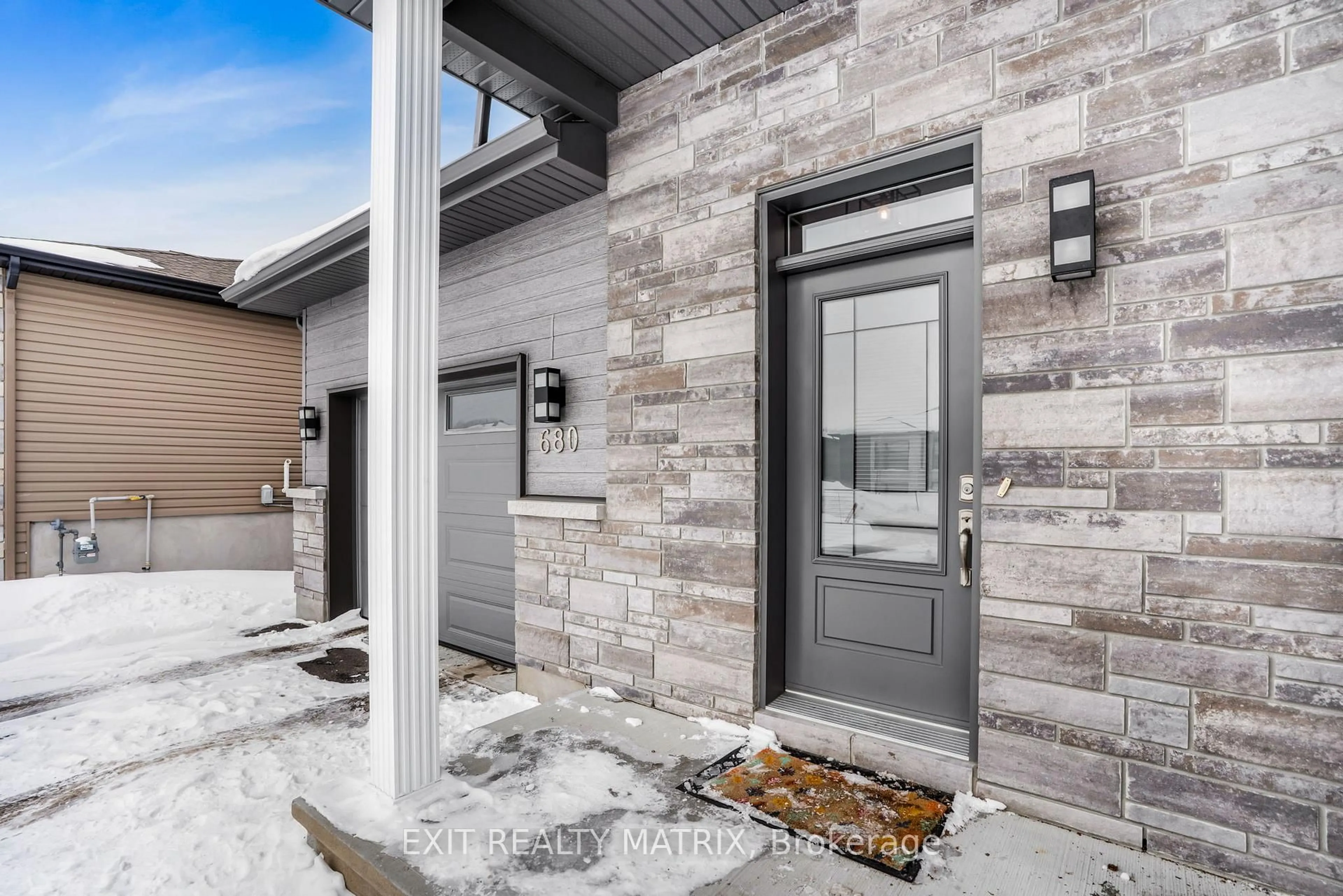 Indoor entryway for 680 Roxane Cres, Hawkesbury Ontario K6A 3W8