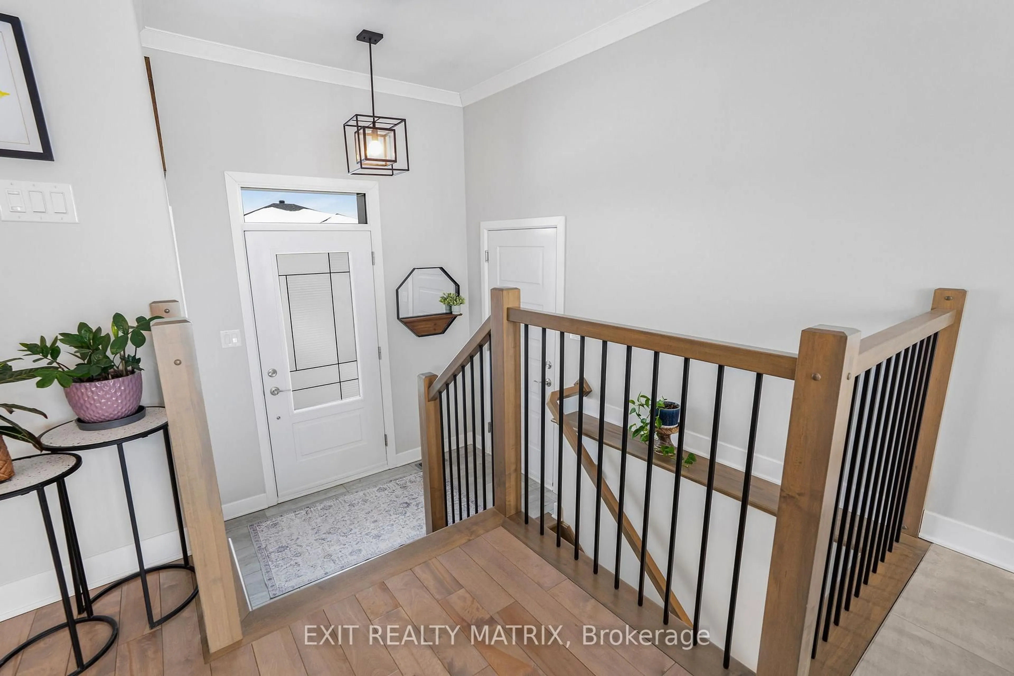 Indoor entryway for 680 Roxane Cres, Hawkesbury Ontario K6A 3W8