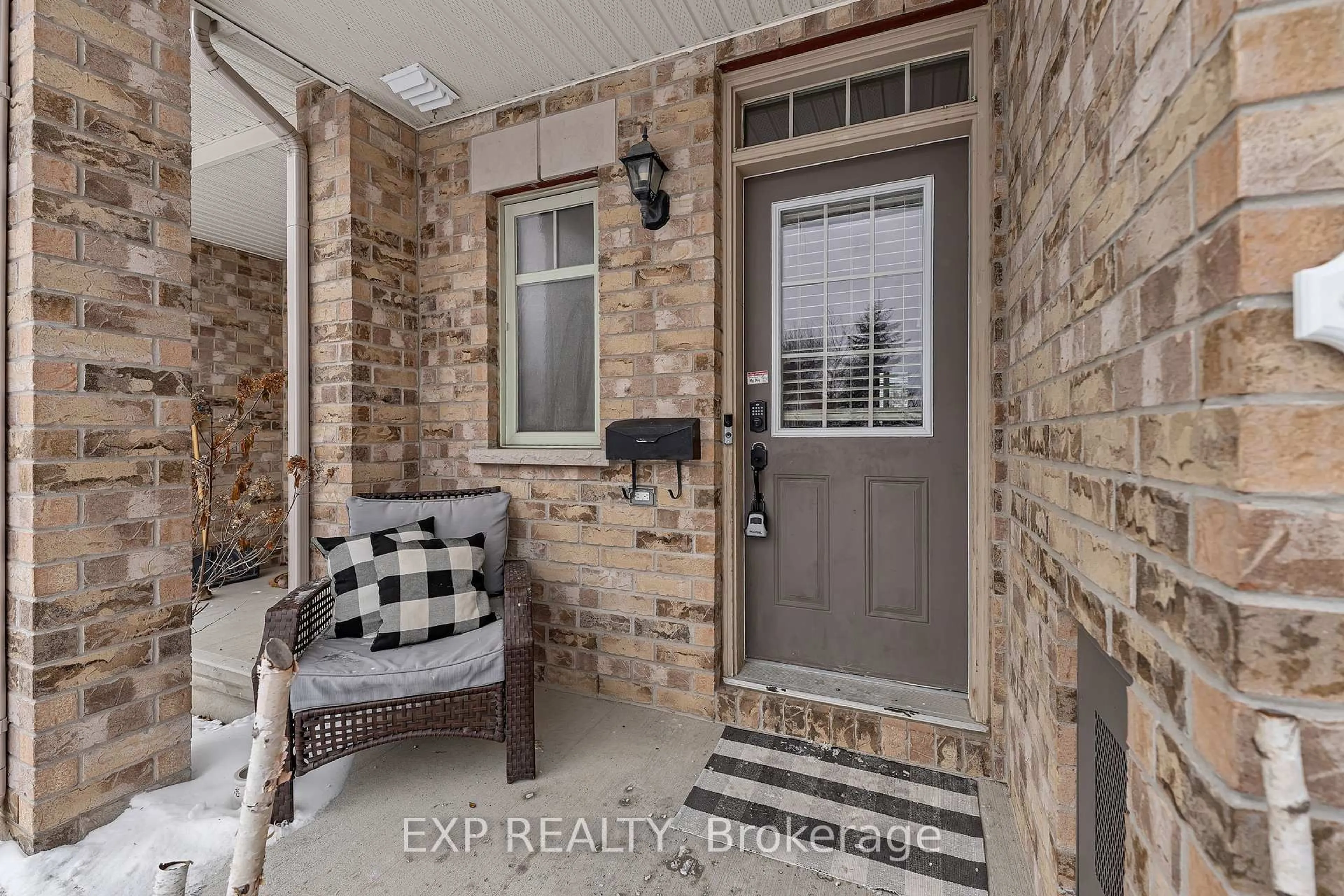 Indoor entryway for 268 Eye Bright Cres, Ottawa Ontario K1V 2K7