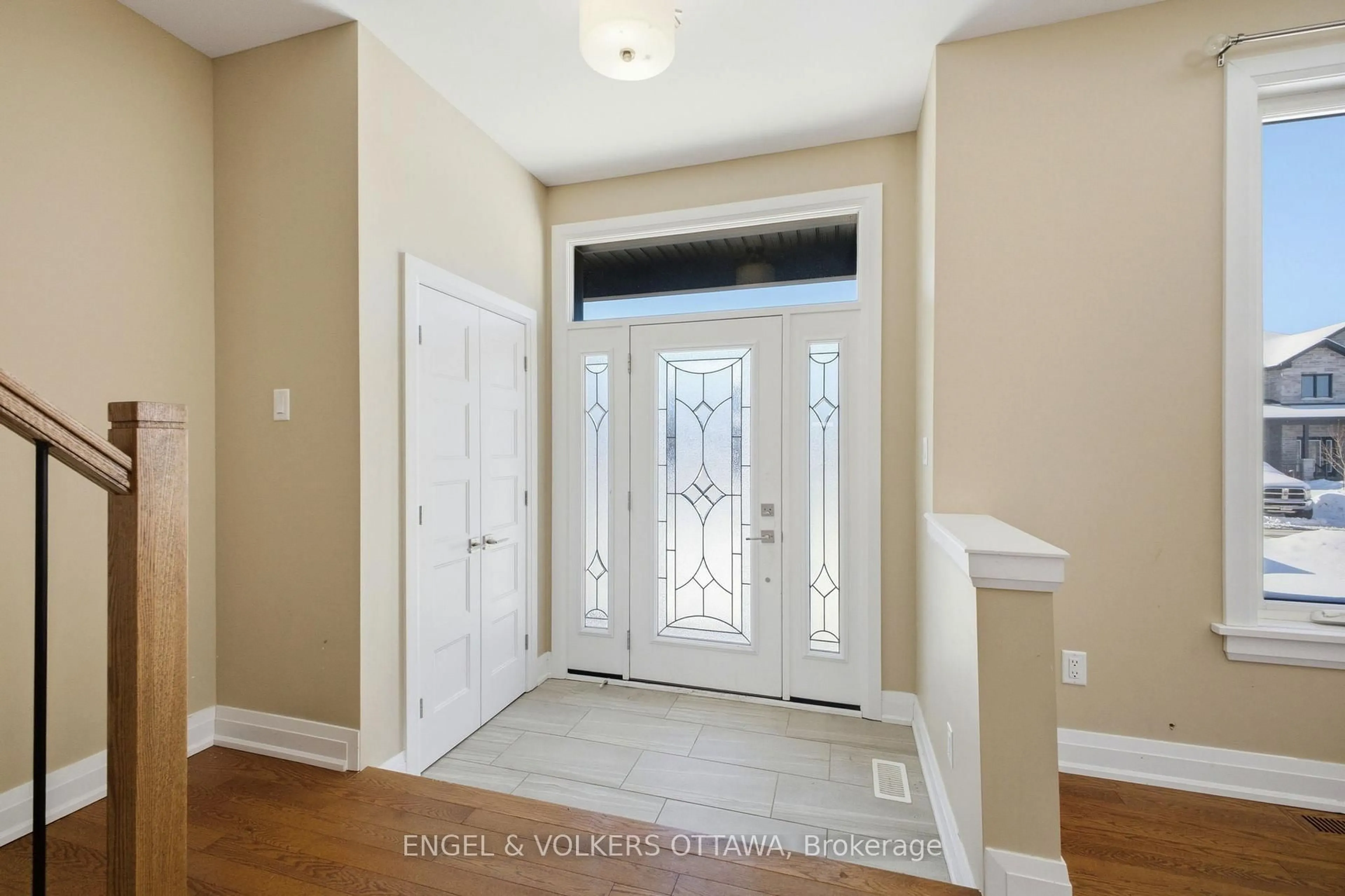 Indoor entryway for 661 Conservation St, Casselman Ontario K0A 1M0