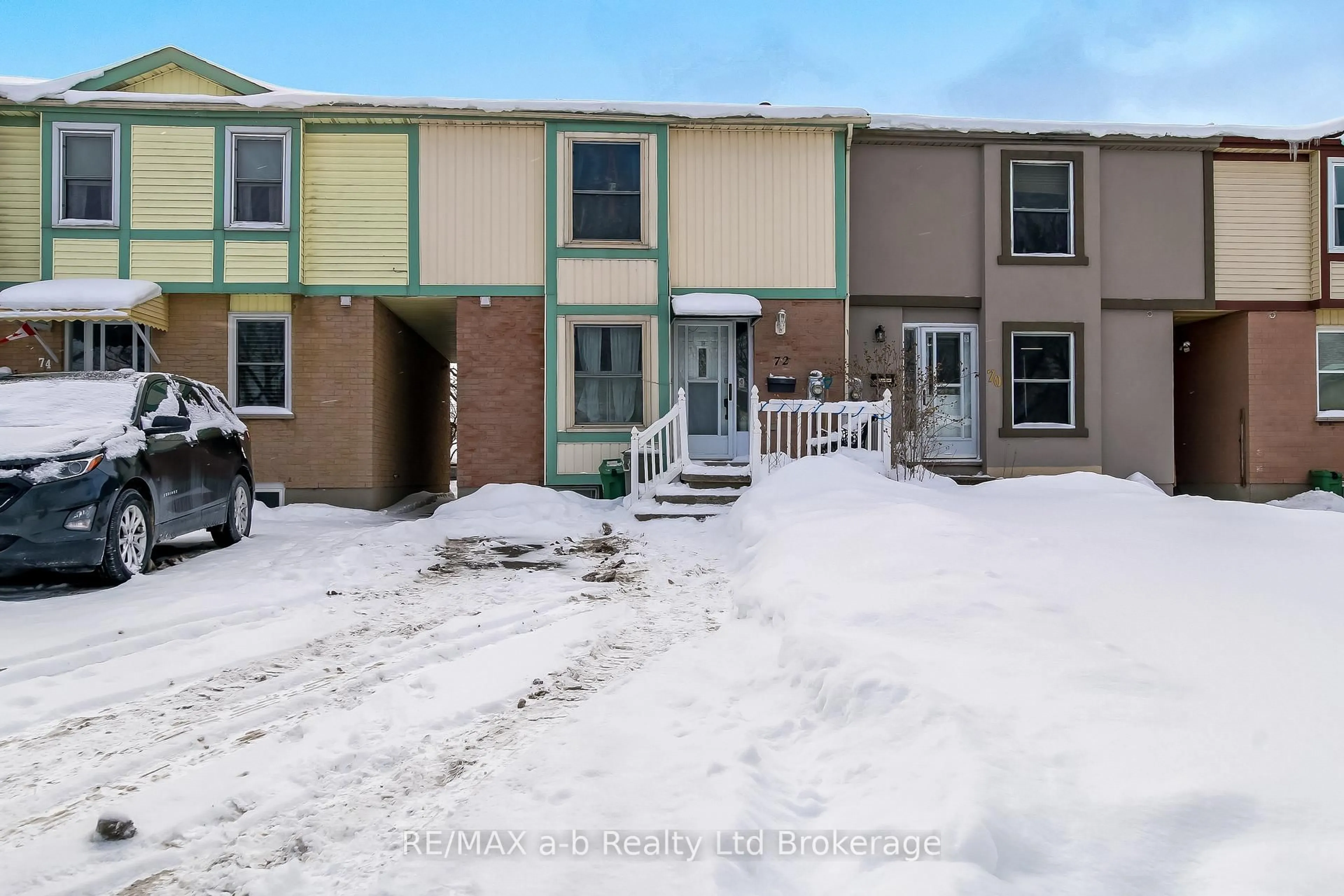 A pic from outside/outdoor area/front of a property/back of a property/a pic from drone, street for 72 Adswood Rd, London South Ontario N6E 2W1