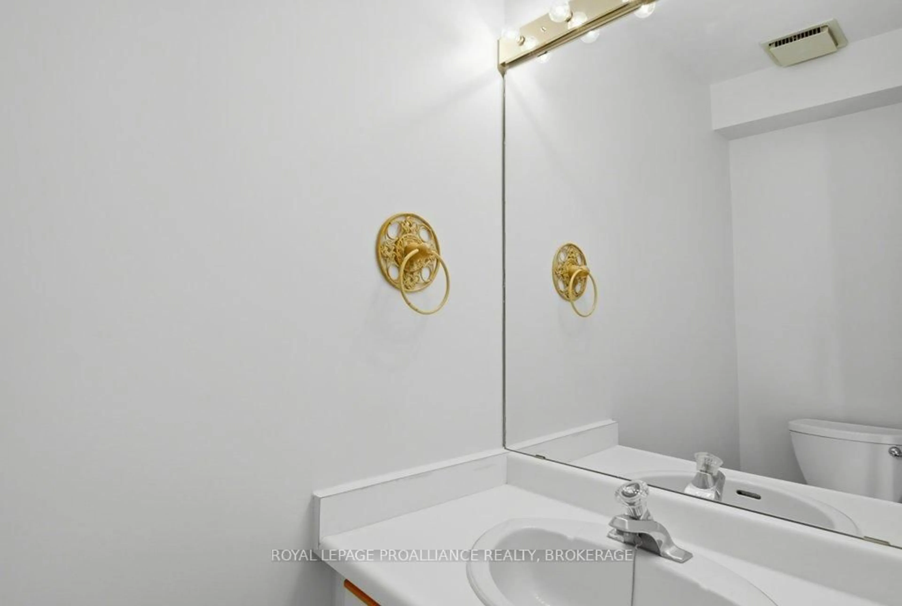 Standard bathroom, unknown for 1 Place D'armes #66, Kingston Ontario K7K 6S4