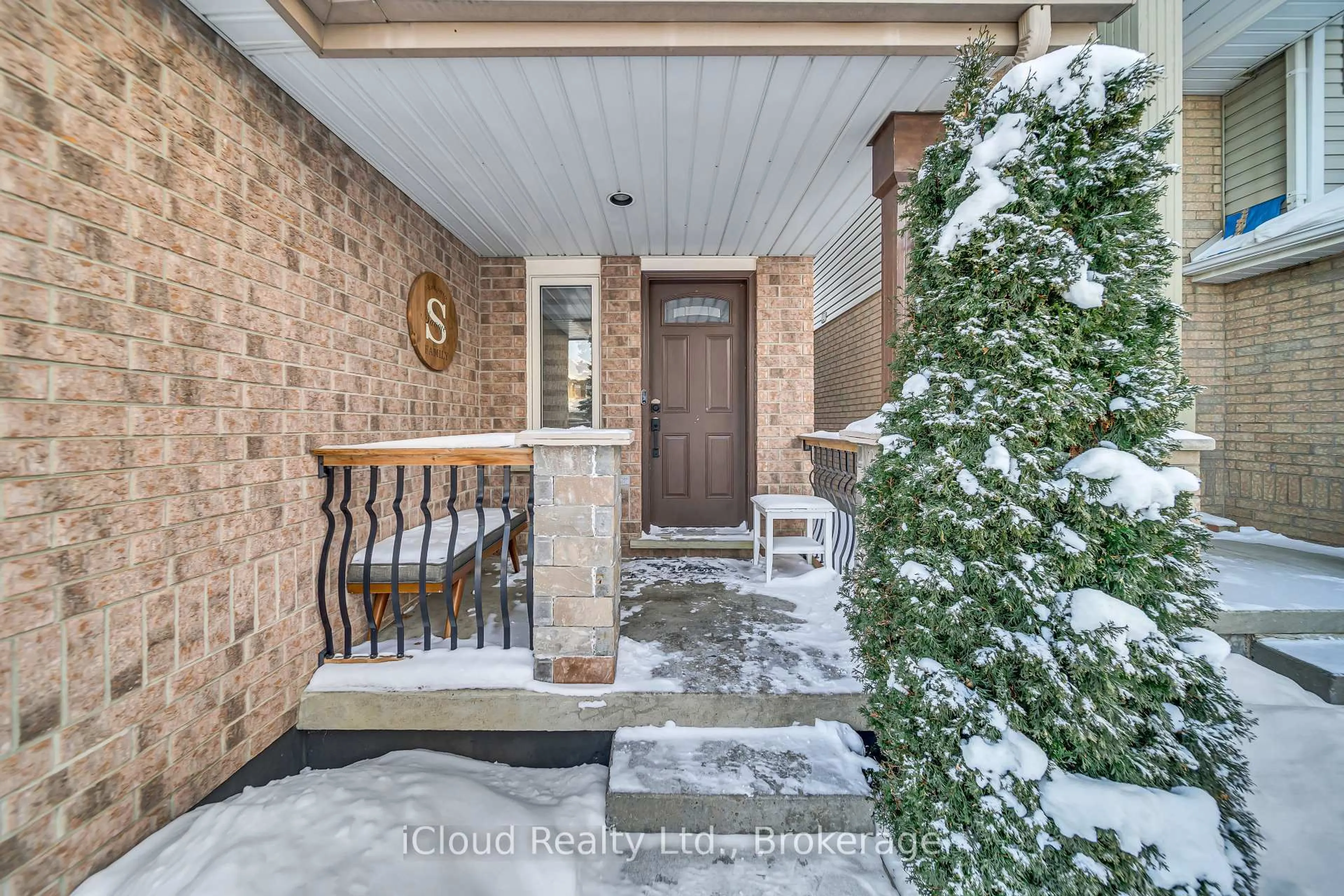 Indoor entryway for 5 Gaw Cres, Guelph Ontario N1L 1H8