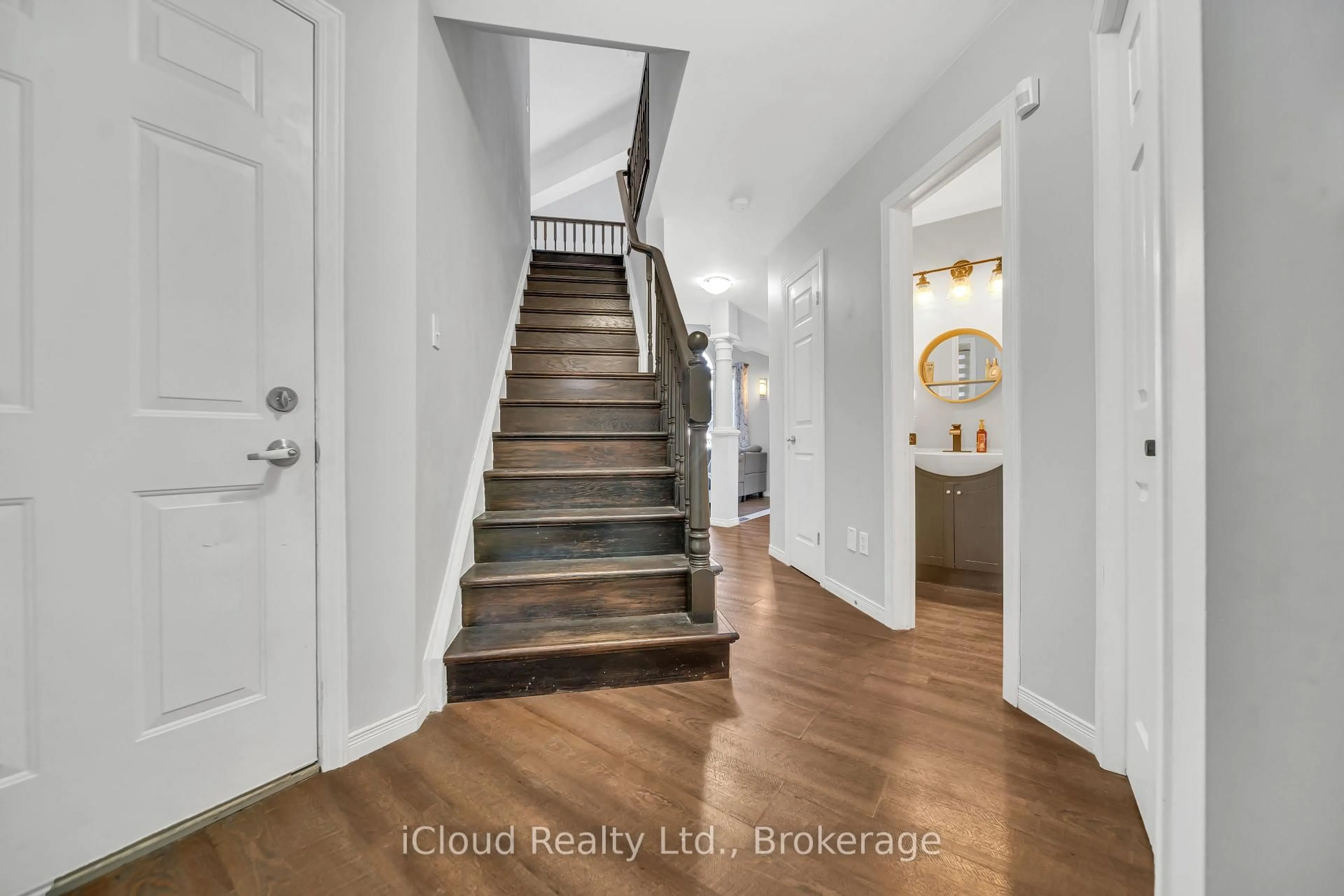 Indoor entryway for 5 Gaw Cres, Guelph Ontario N1L 1H8