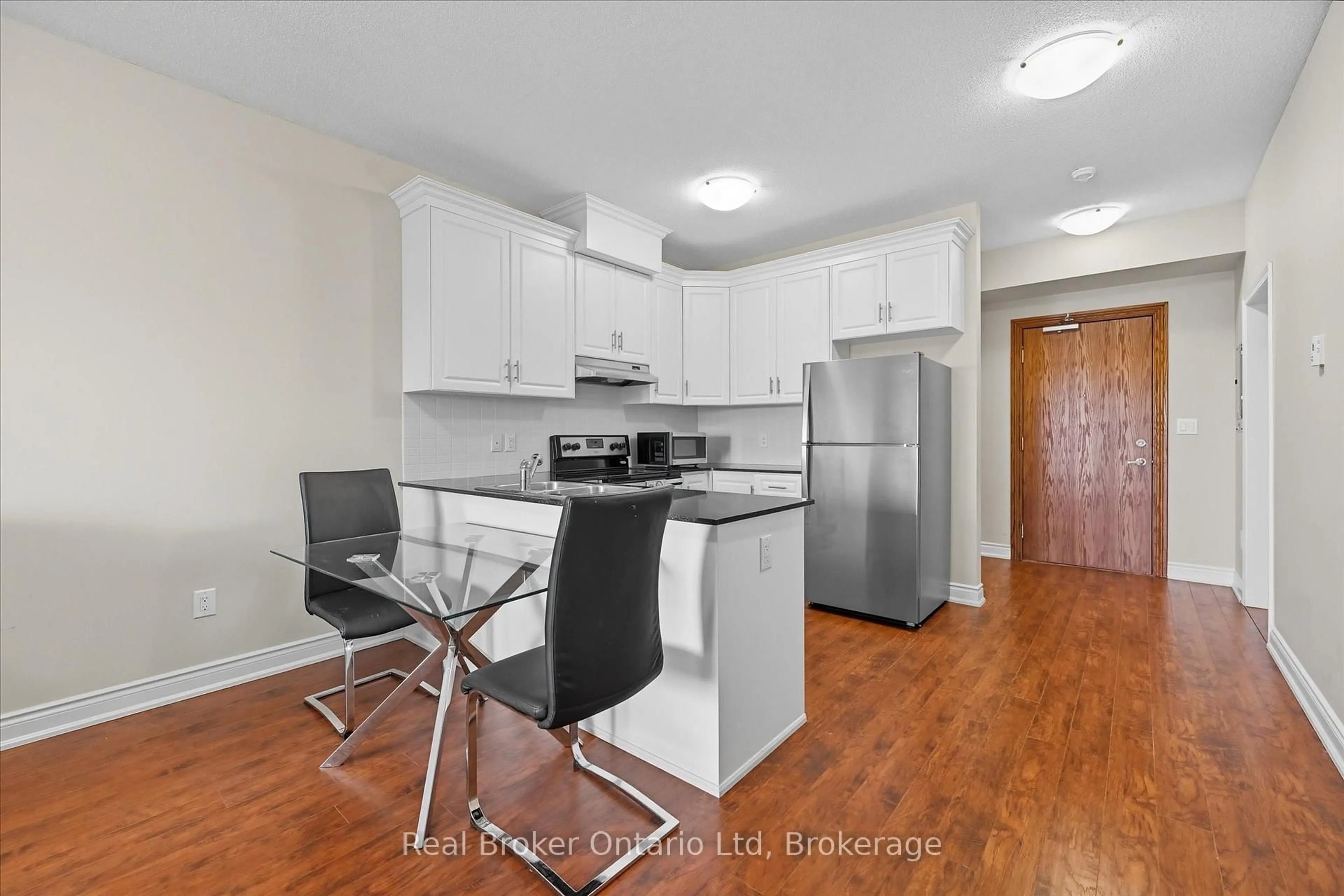 Standard kitchen, wood/laminate floor for 8111 Forest Glen Dr #524, Niagara Falls Ontario L2H 2Y7