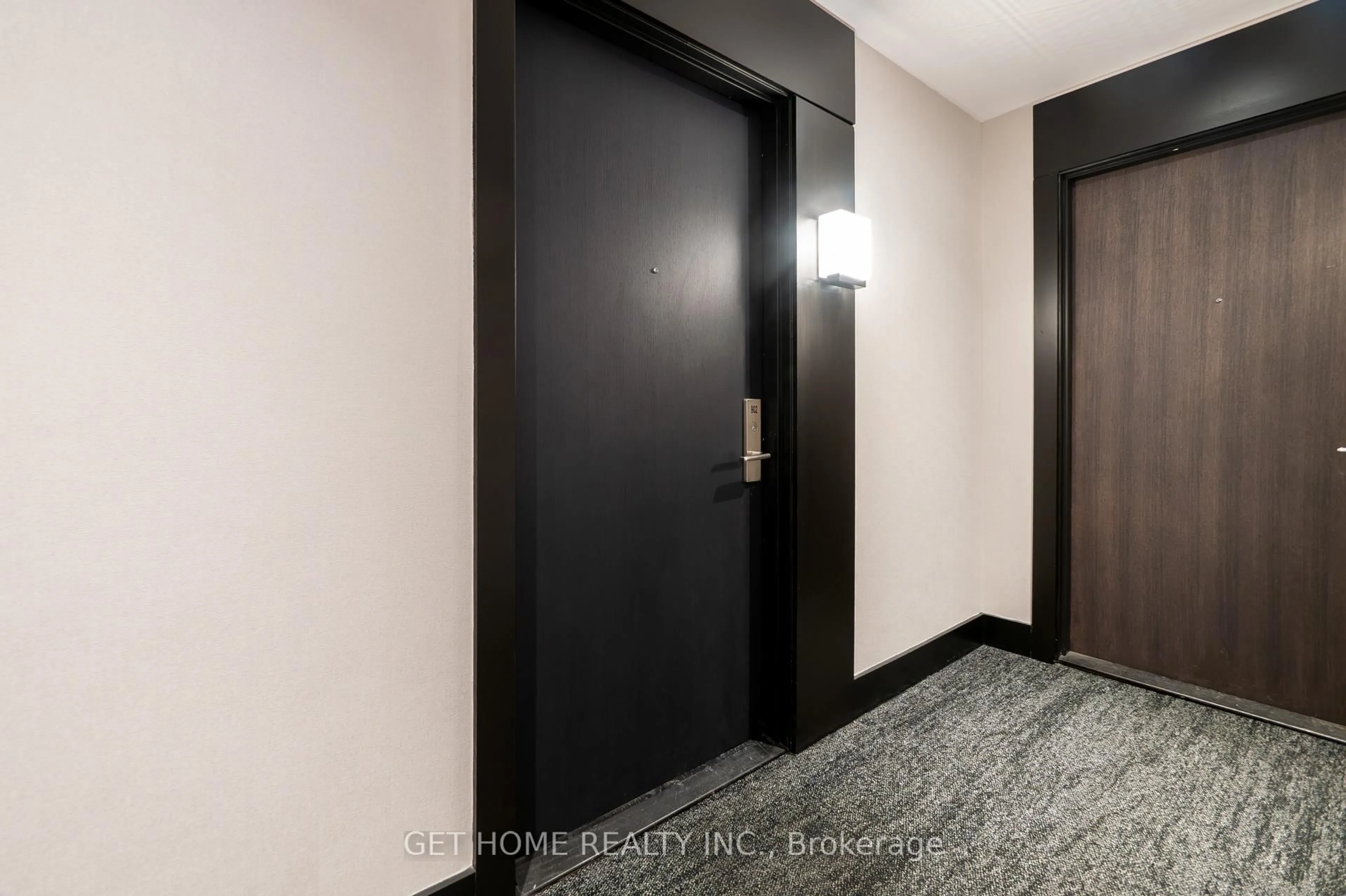 Indoor entryway for 55 Duke St #902, Kitchener Ontario N2H 0C9