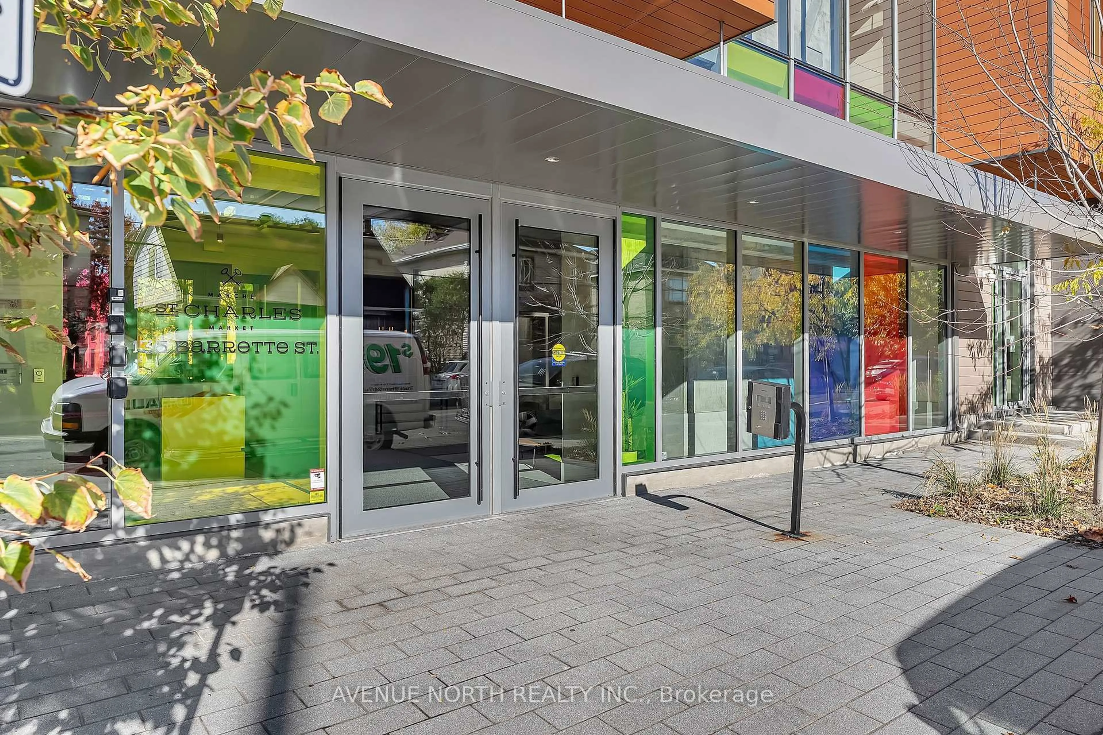 Indoor foyer for 135 Barrette St #101, Ottawa Ontario K1L 7Z9