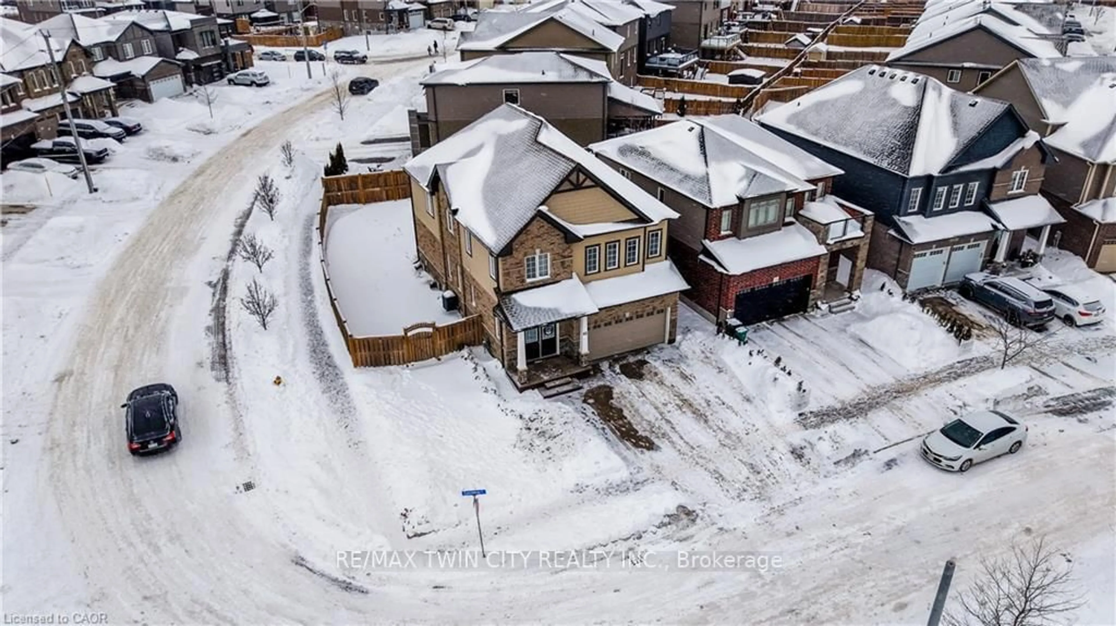 A pic from outside/outdoor area/front of a property/back of a property/a pic from drone, street for 82 CASTLEBAY St, Kitchener Ontario N2R 1W6