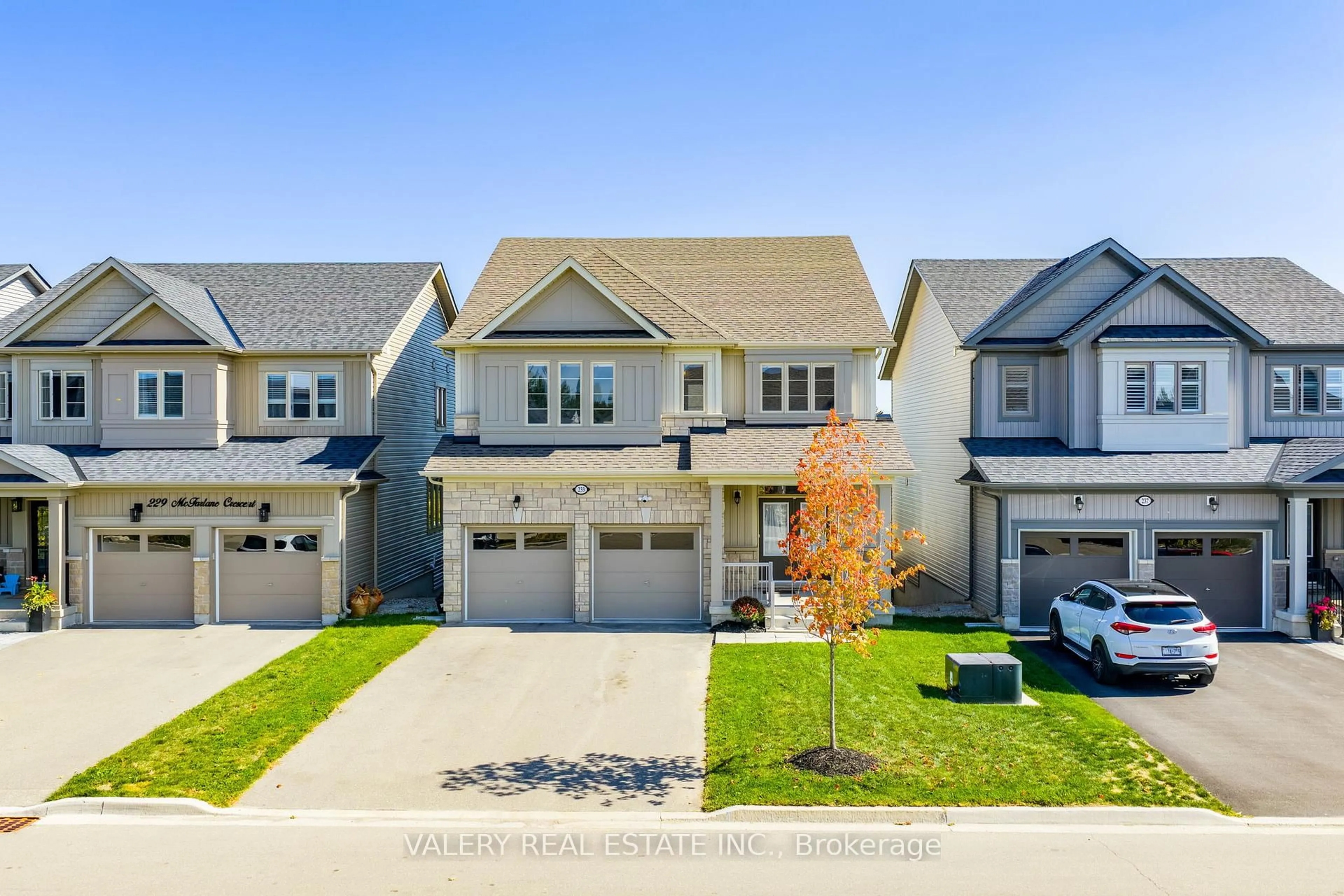 A pic from outside/outdoor area/front of a property/back of a property/a pic from drone, street for 233 Mcfarlane Cres, Centre Wellington Ontario N1M 0G6