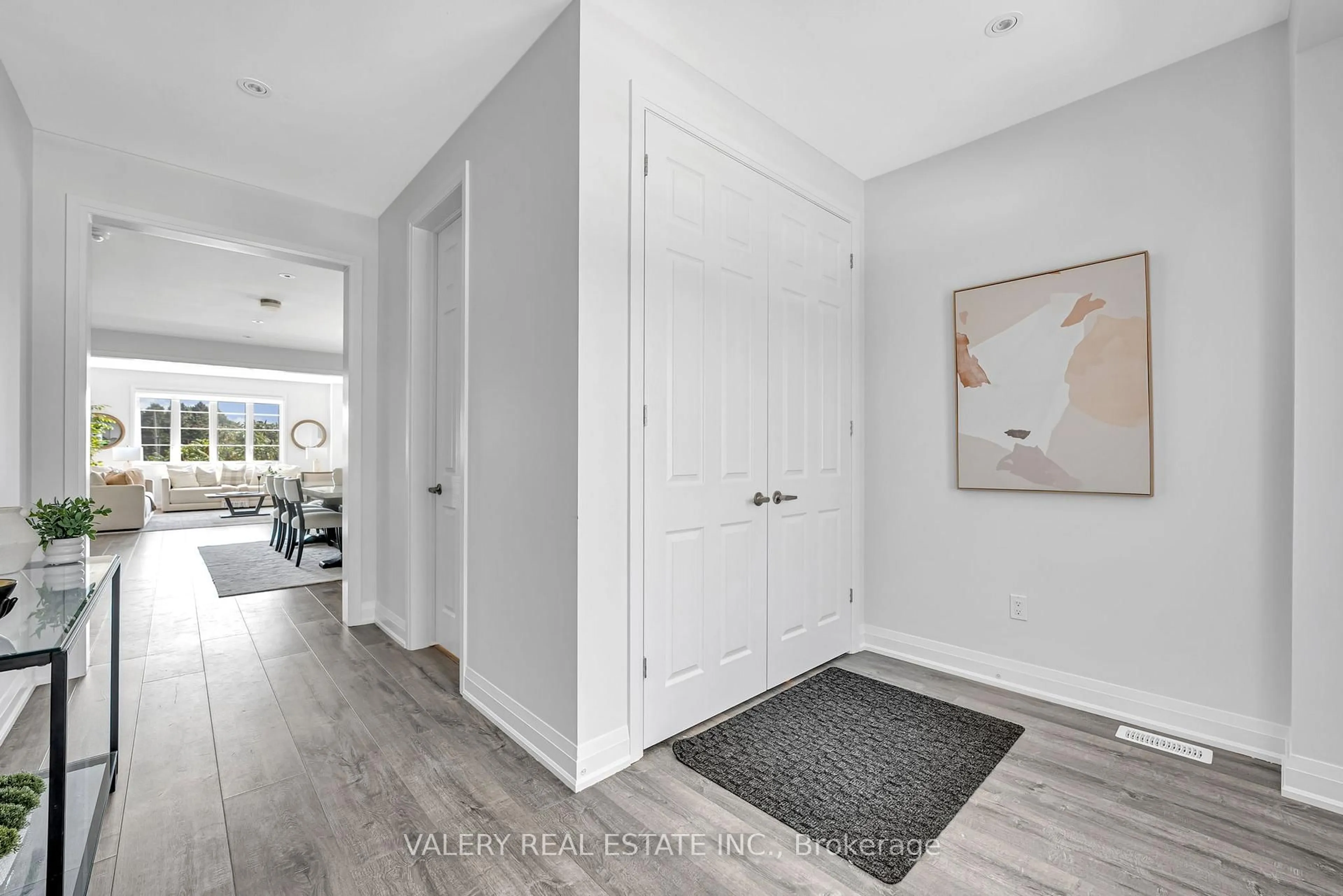 Indoor entryway for 233 Mcfarlane Cres, Centre Wellington Ontario N1M 0G6