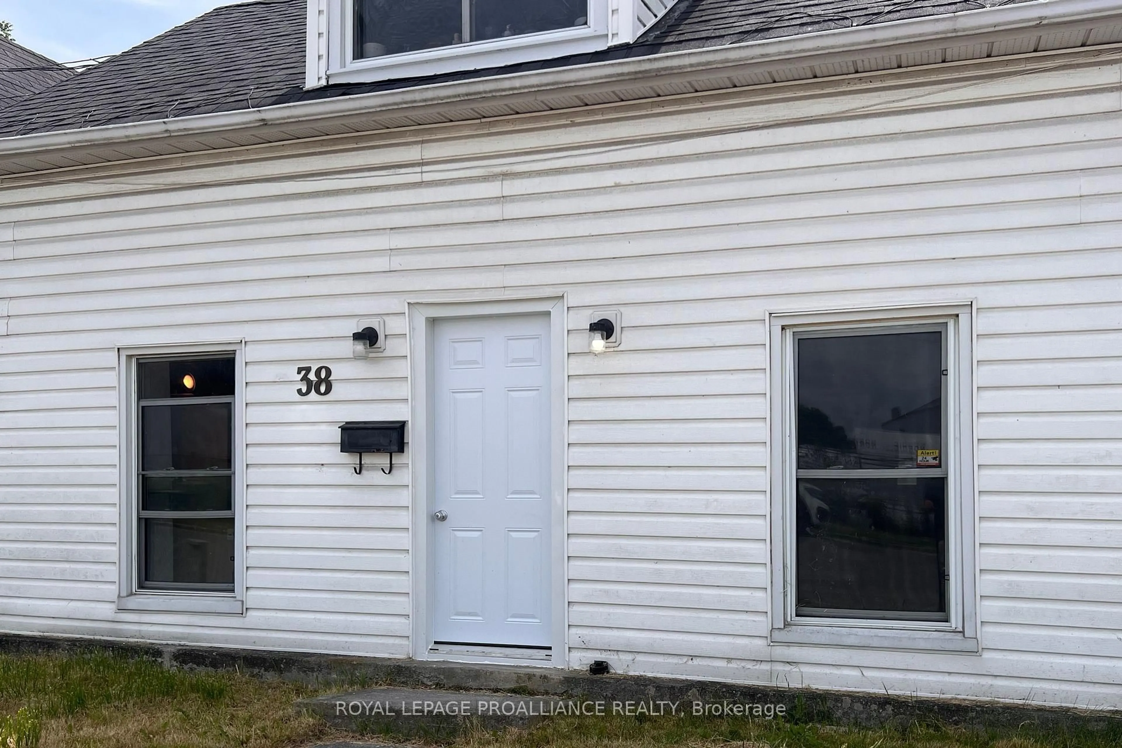 Unknown for 38 Stanley St, Quinte West Ontario K8V 4V2