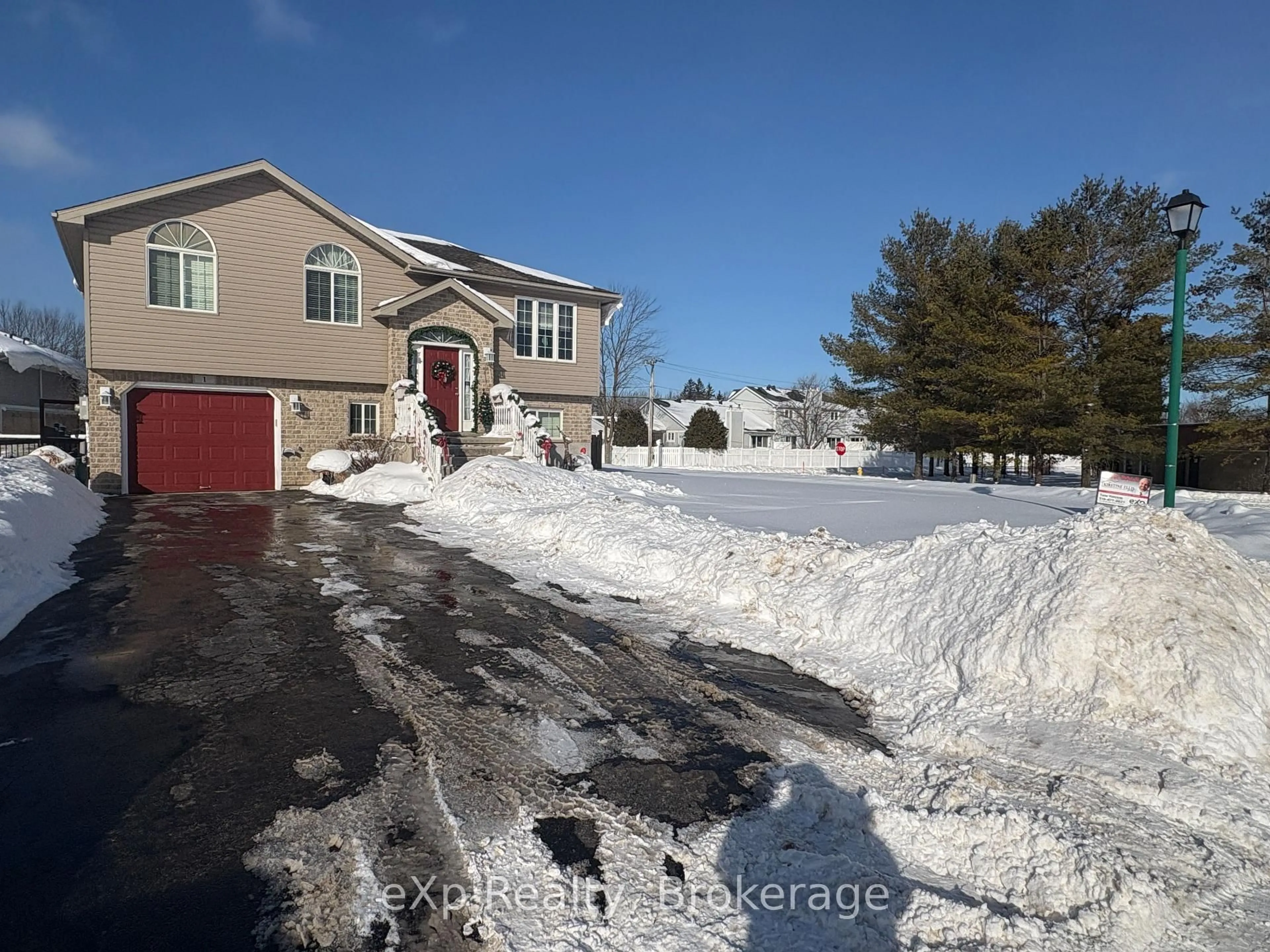 A pic from outside/outdoor area/front of a property/back of a property/a pic from drone, street for 1 St.  Andrews Dr, Meaford Ontario N4L 0A2