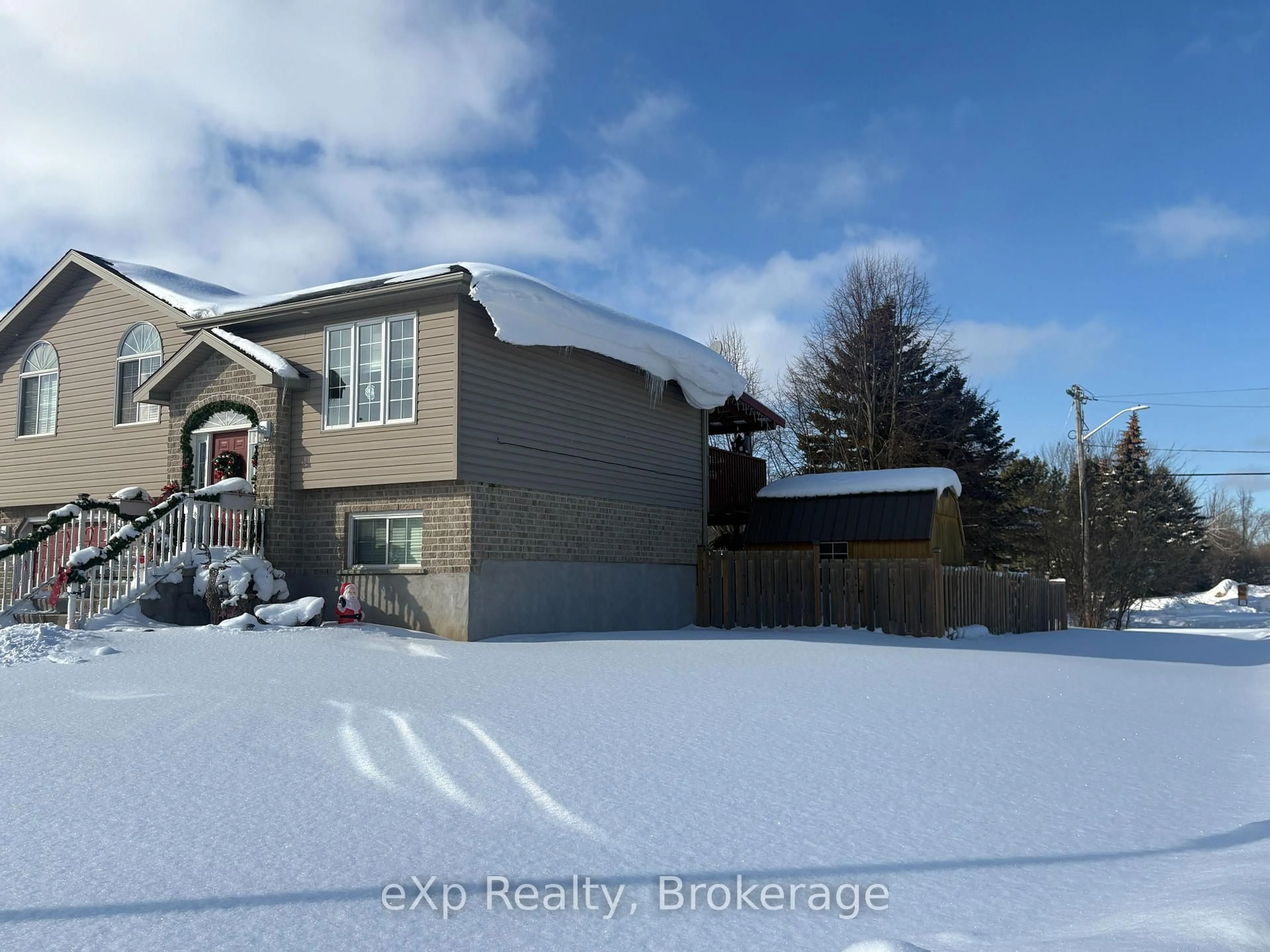A pic from outside/outdoor area/front of a property/back of a property/a pic from drone, street for 1 St.  Andrews Dr, Meaford Ontario N4L 0A2