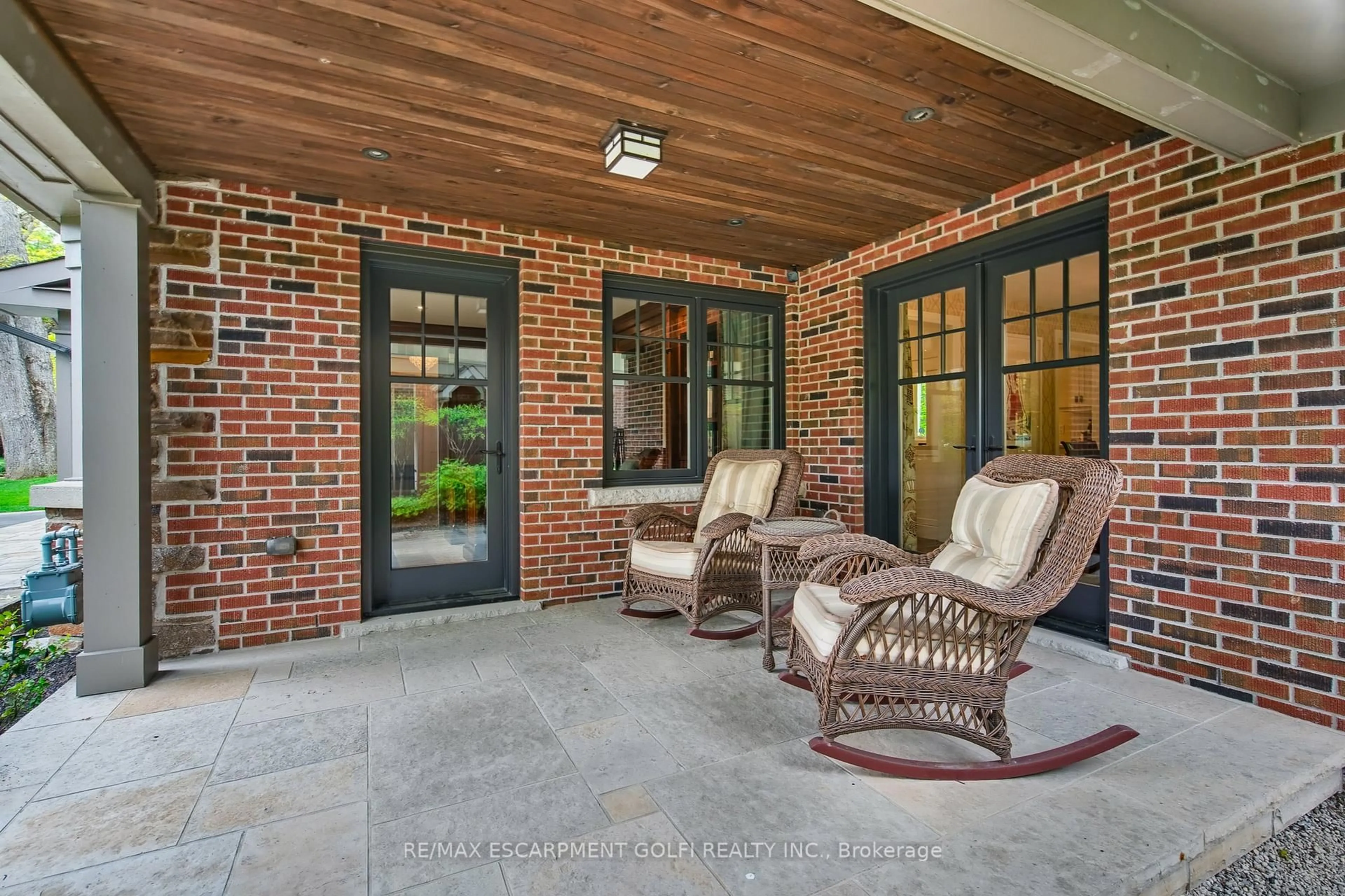 Patio, unknown for 61 Oak Knoll Dr, Hamilton Ontario L8S 4C2