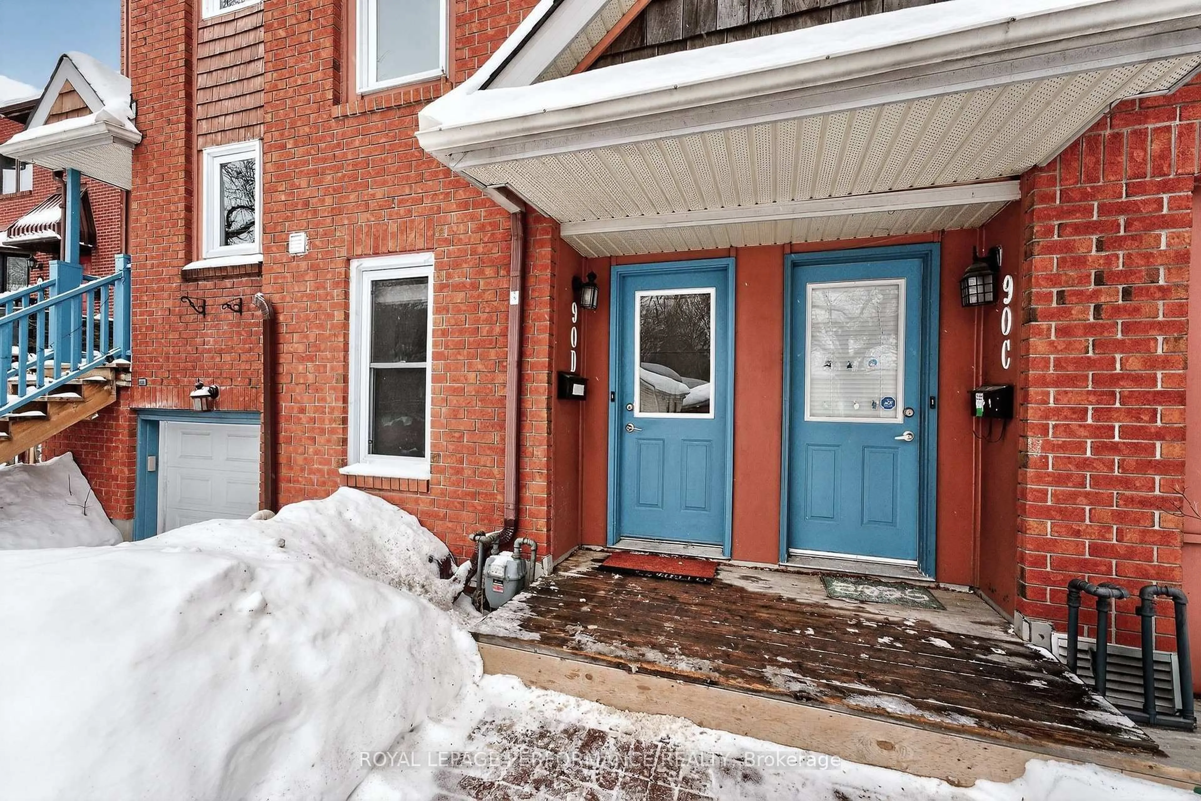 Indoor entryway for 90D Templeton St, Ottawa Ontario K1N 6X3