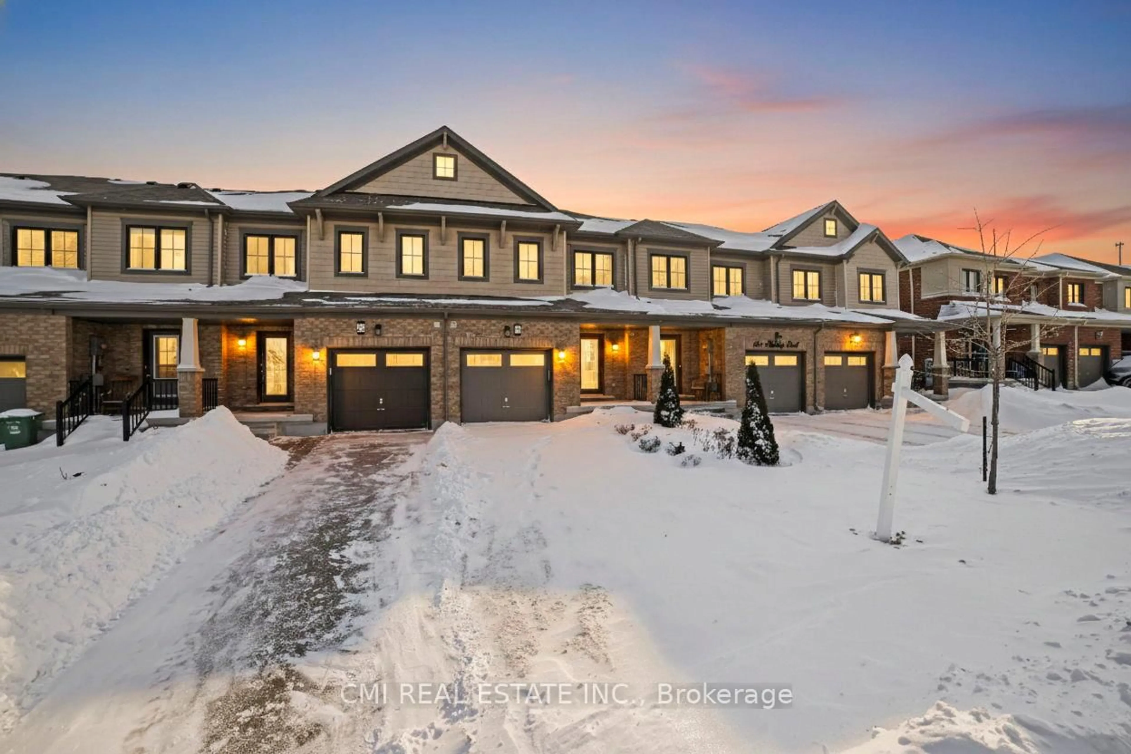 A pic from outside/outdoor area/front of a property/back of a property/a pic from drone, unknown for 62 Sherway St, Hamilton Ontario L8J 0J3