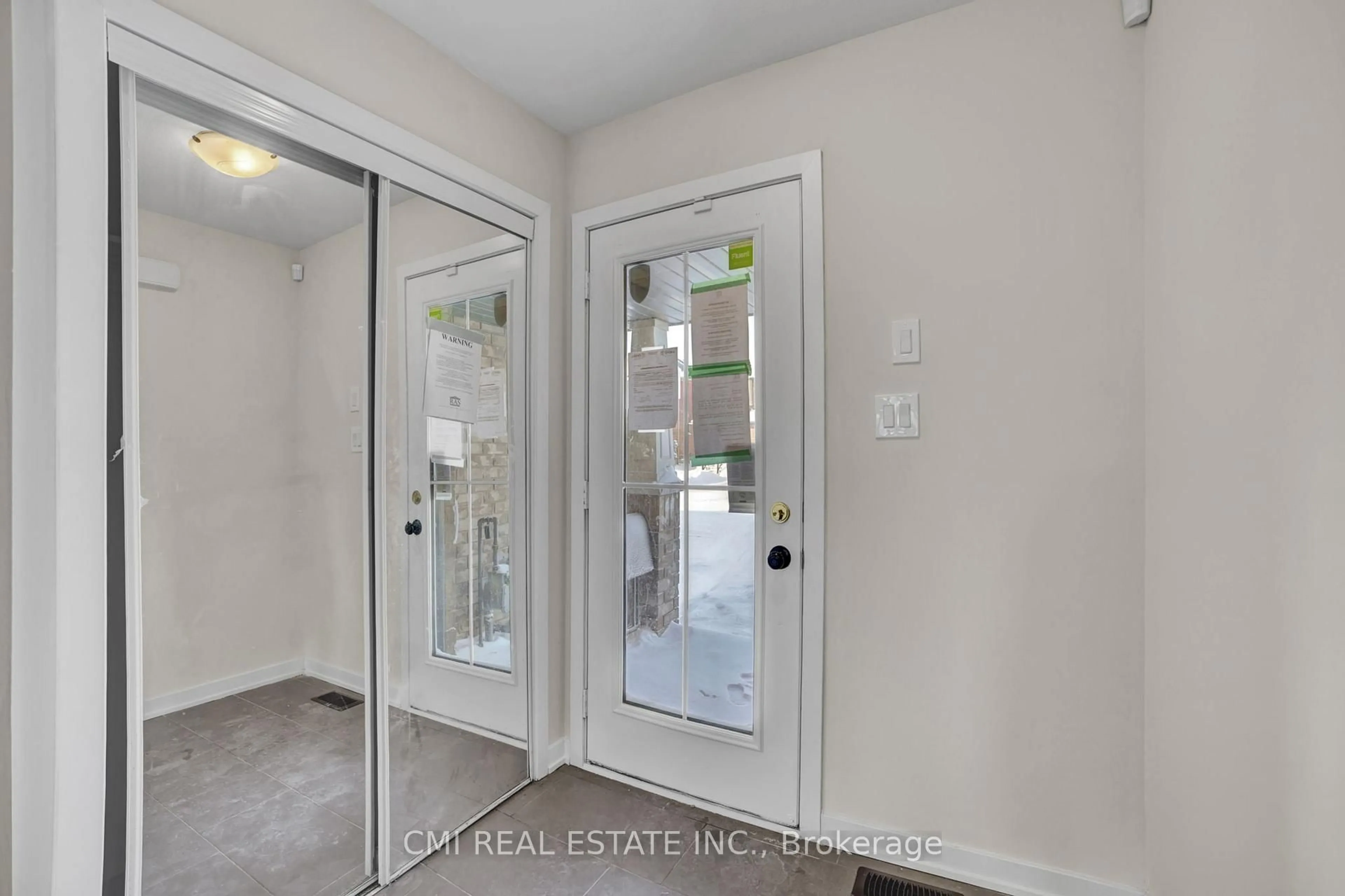 Indoor entryway for 62 Sherway St, Hamilton Ontario L8J 0J3