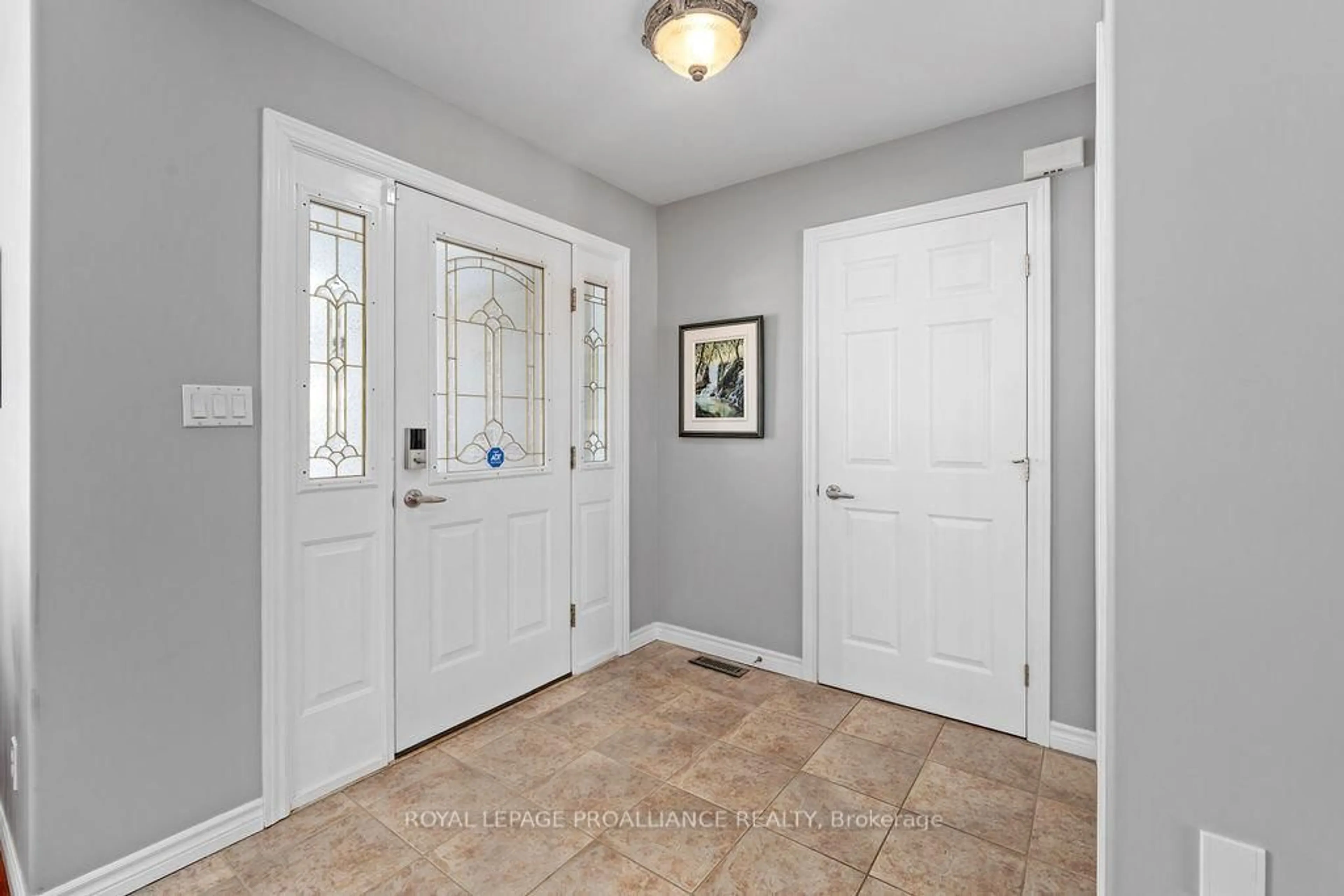 Indoor entryway for 5 Simcoe Dr, Belleville Ontario K8N 0N7