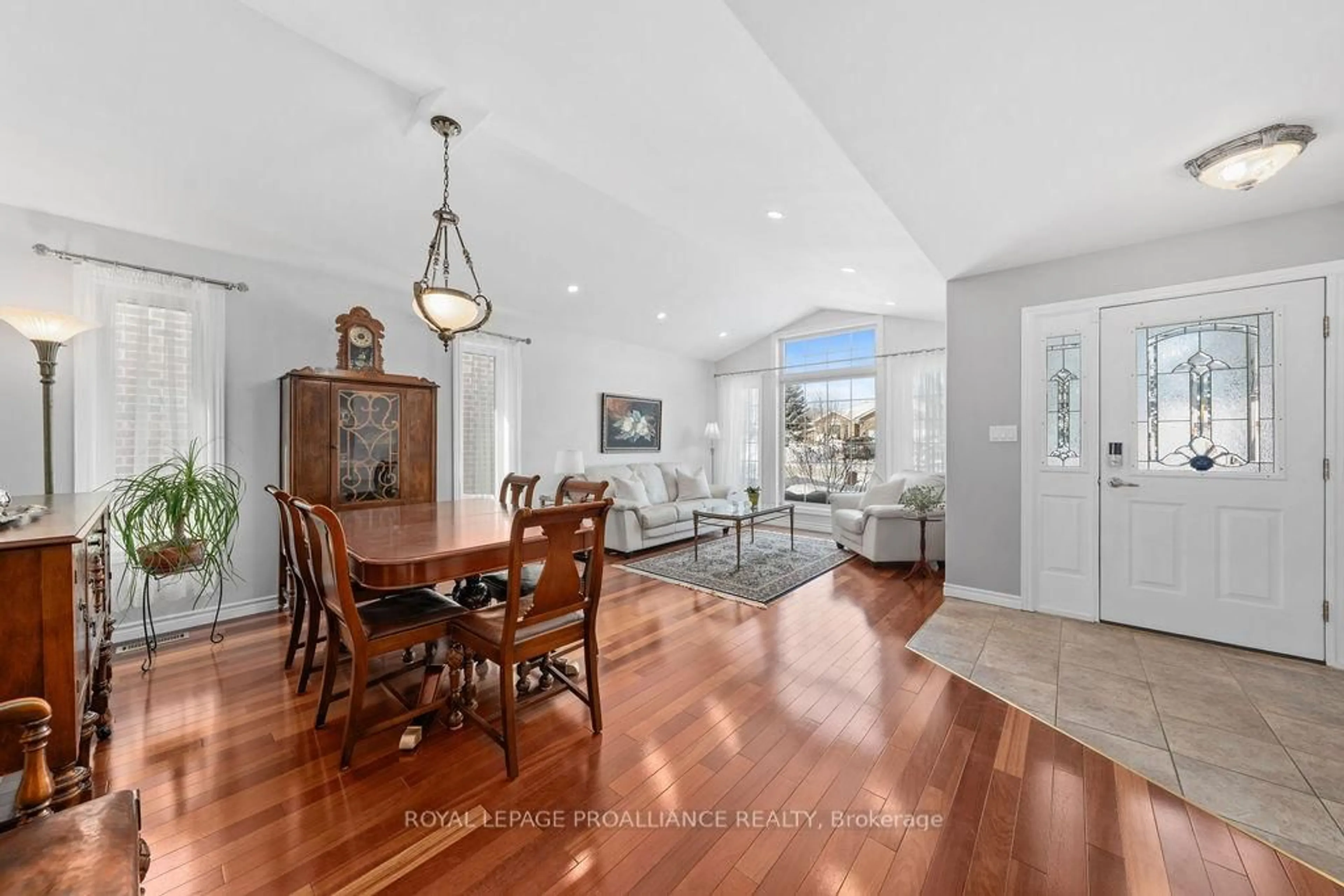 Dining room, unknown for 5 Simcoe Dr, Belleville Ontario K8N 0N7