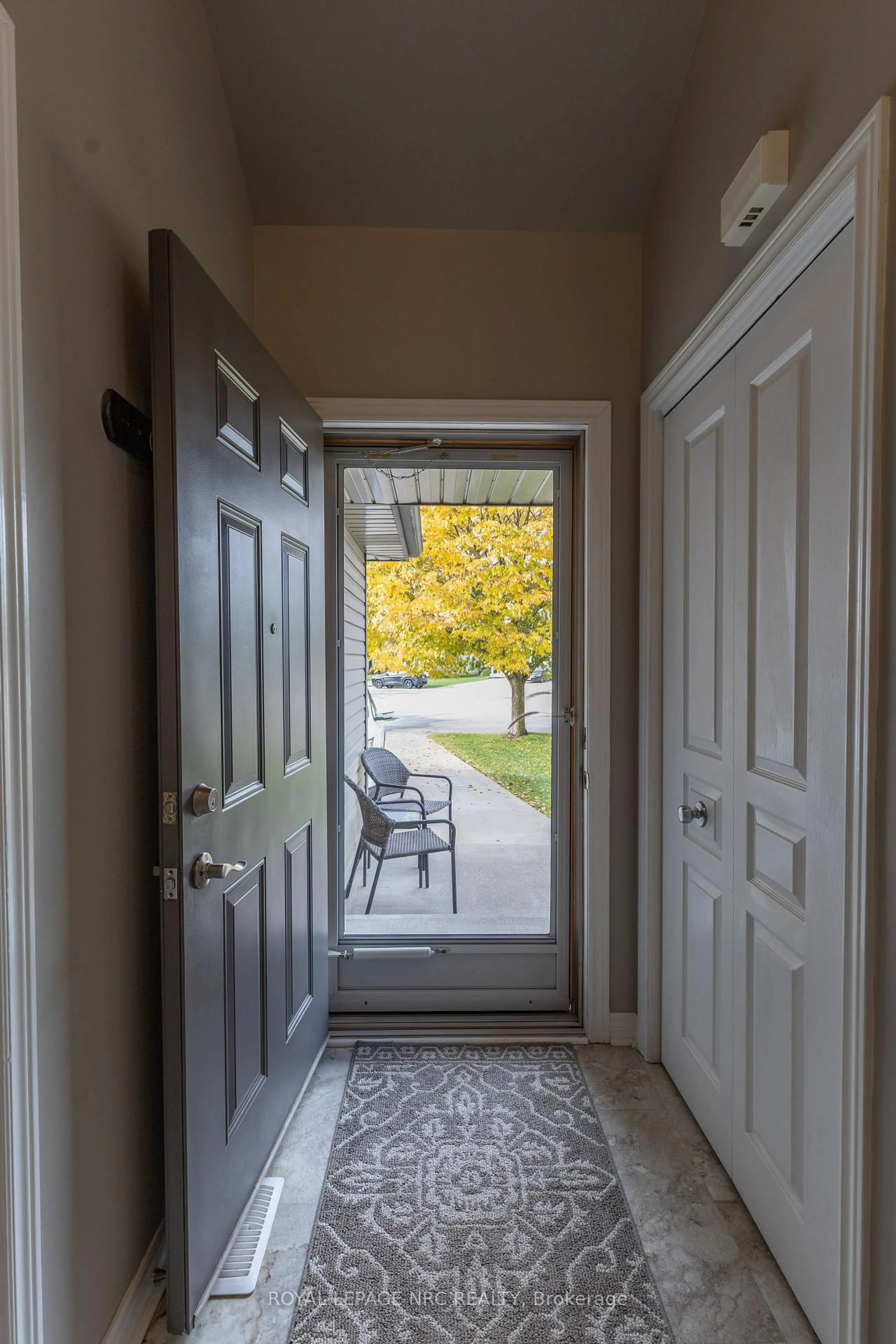 Indoor entryway for 56 Nathalie Crt, Welland Ontario L3B 6H7