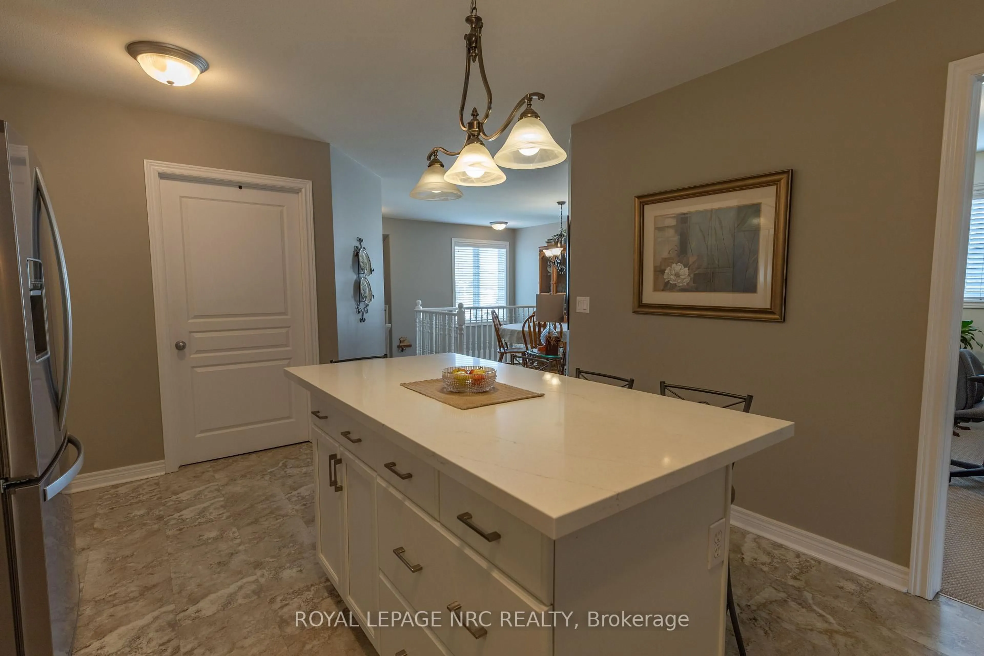 Open concept kitchen, ceramic/tile floor for 56 Nathalie Crt, Welland Ontario L3B 6H7