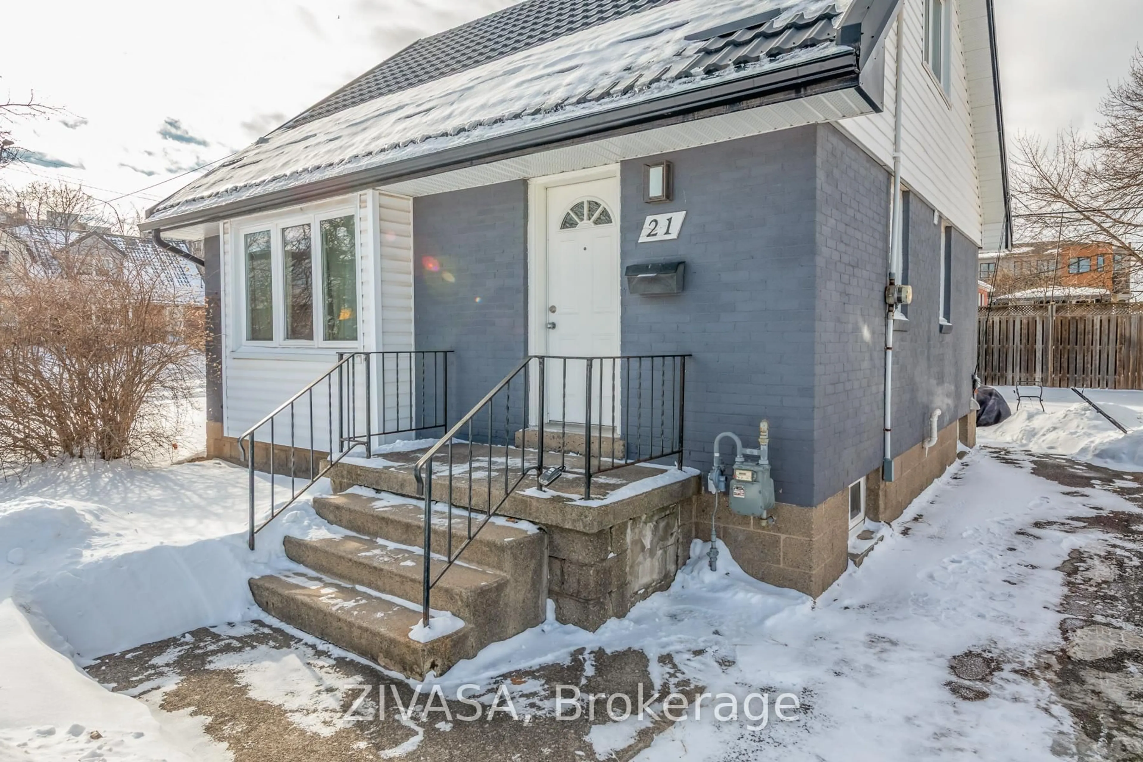 Home with brick exterior material, street for 21 Eaton Pl, Hamilton Ontario L8H 1N8