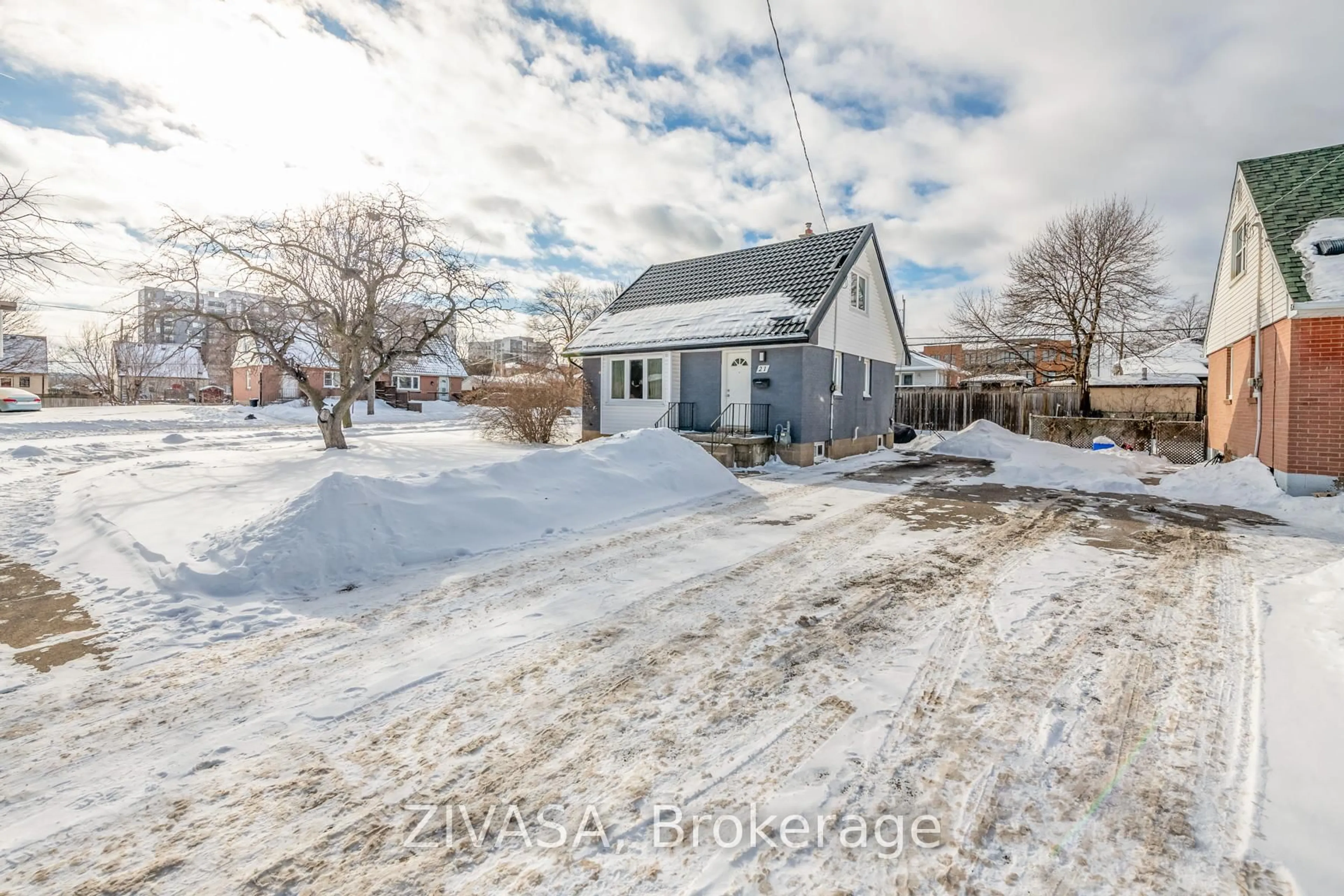 A pic from outside/outdoor area/front of a property/back of a property/a pic from drone, street for 21 Eaton Pl, Hamilton Ontario L8H 1N8