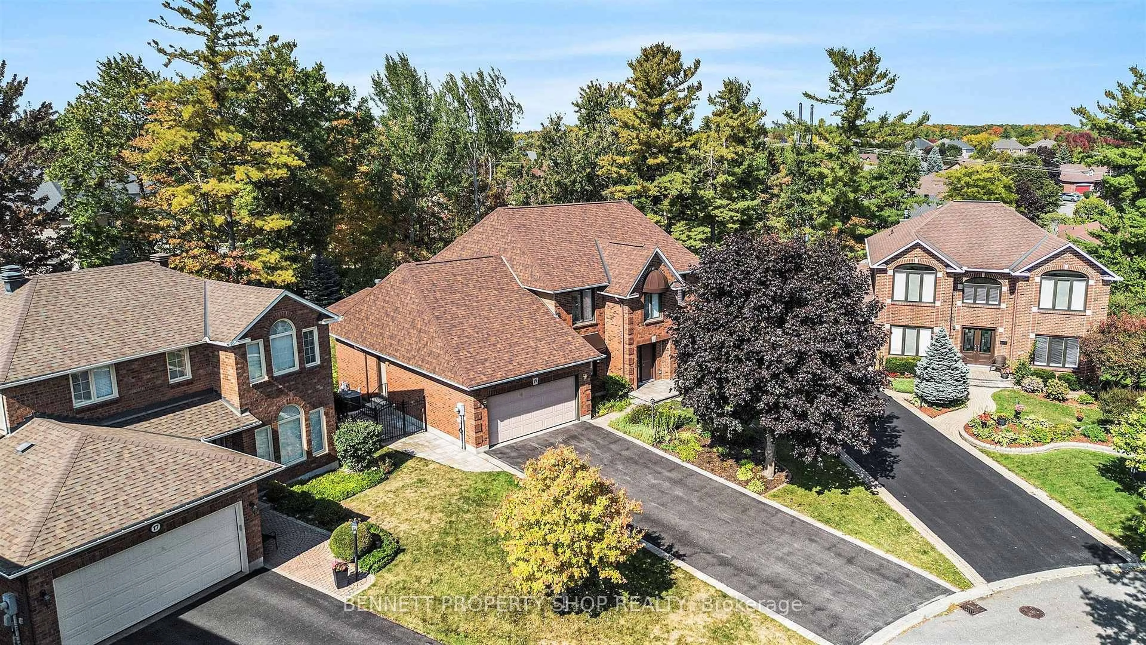 A pic from outside/outdoor area/front of a property/back of a property/a pic from drone, street for 15 Brandy Creek Cres, Ottawa Ontario K2M 2B8