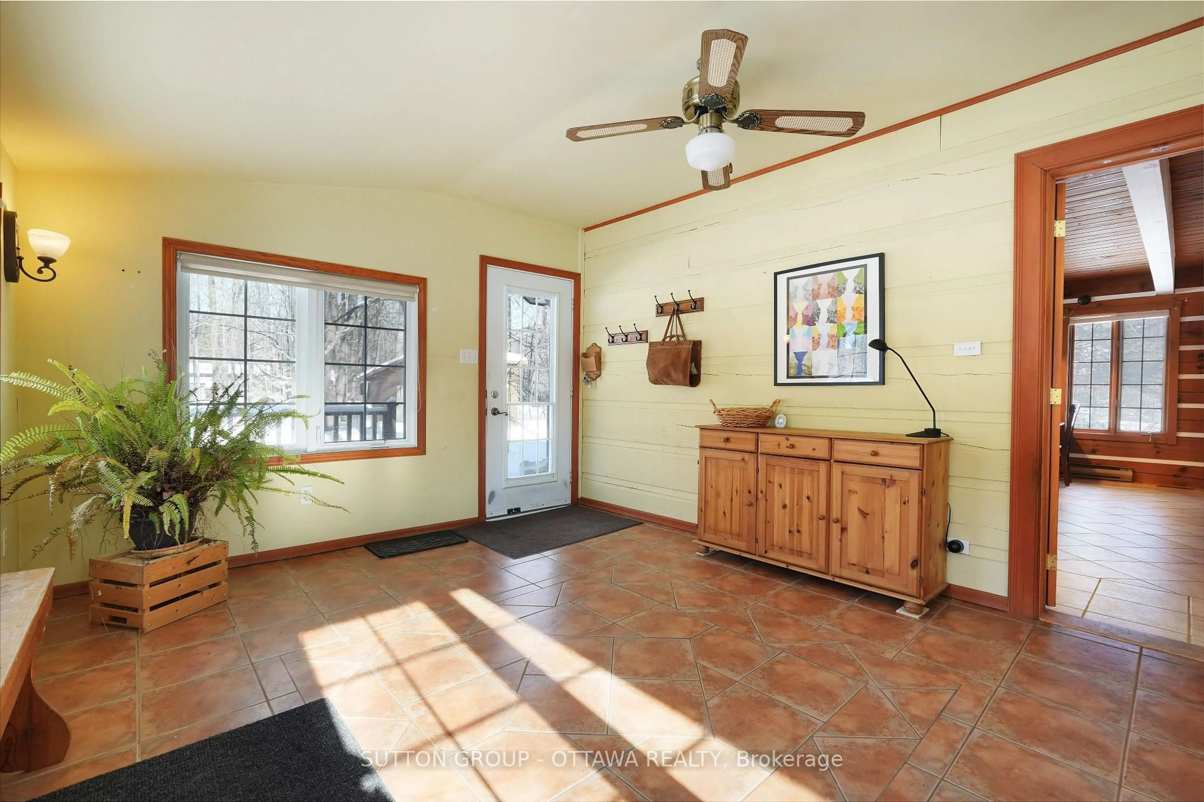 Indoor entryway for 1567 Baker Rd, The Nation Ontario K0A 1M0