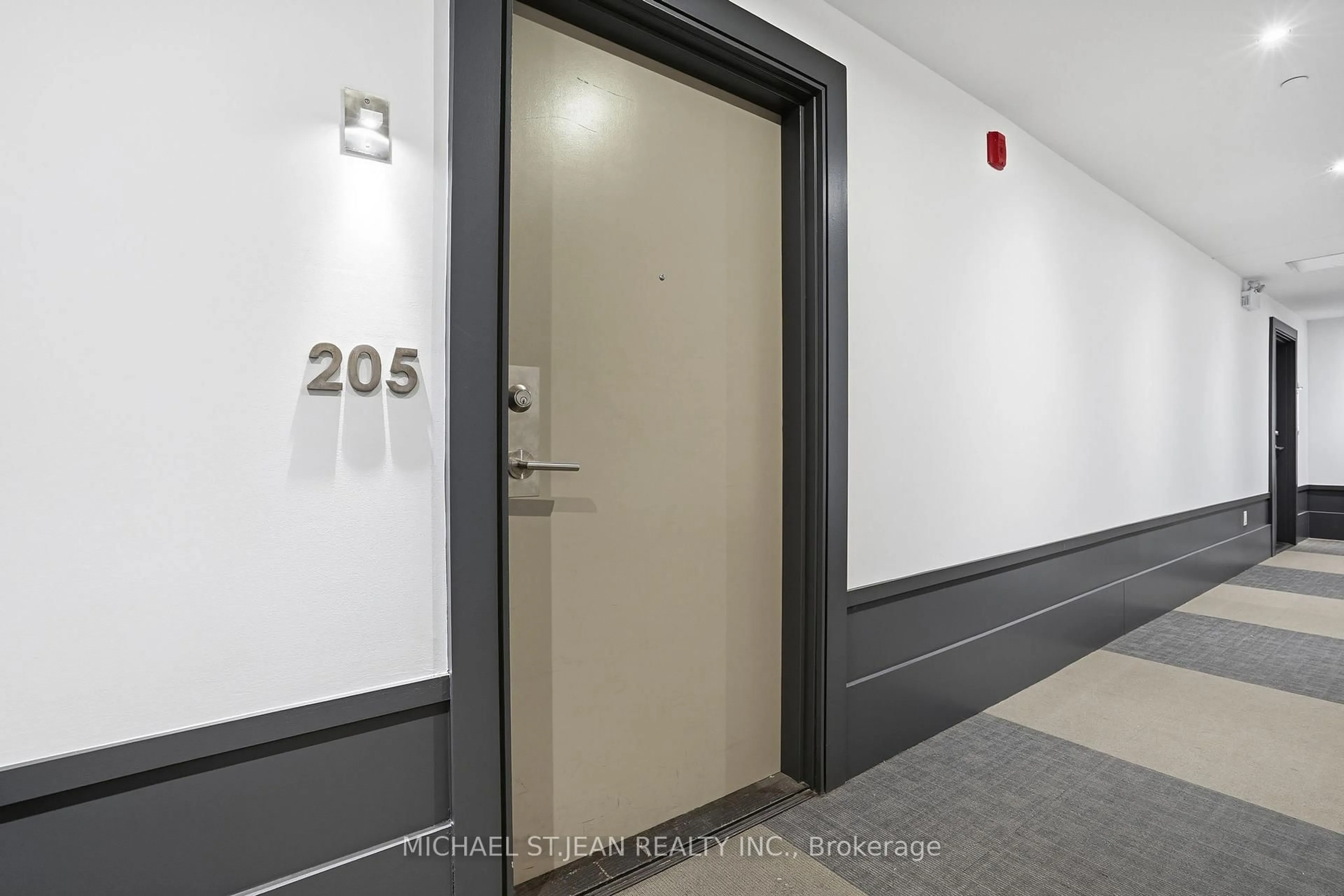 Indoor foyer for 10 Concord Pl #205, Grimsby Ontario L3M 0G6