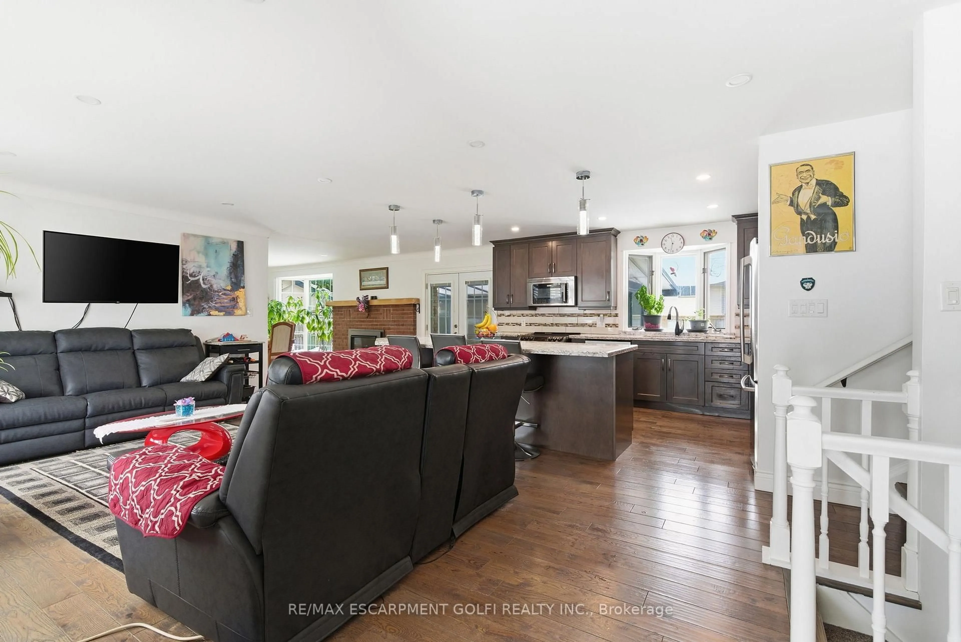 Open concept kitchen, unknown for 8133 Sarah St, Niagara Falls Ontario L2G 6T9